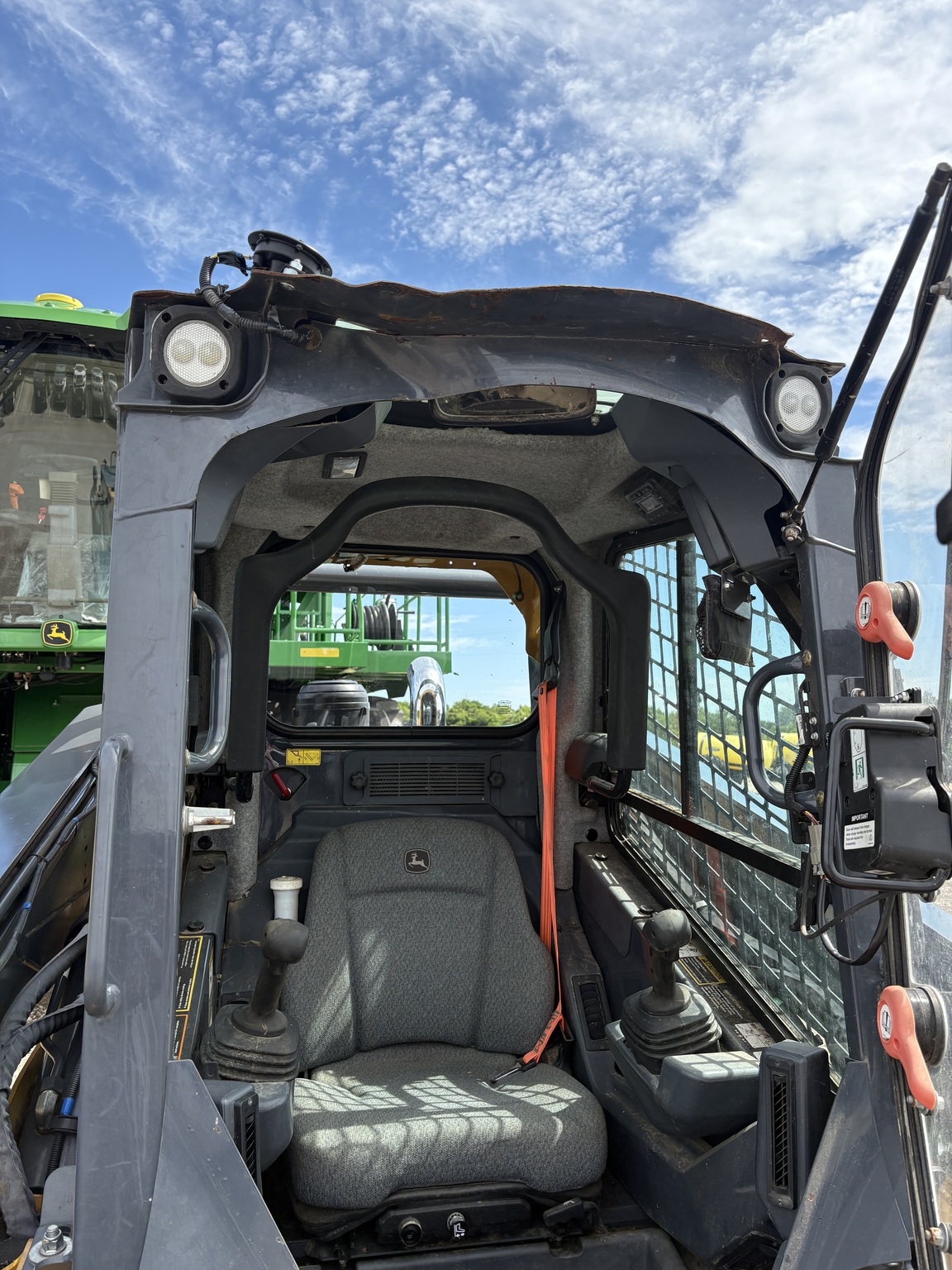 2021 John Deere 333G Image 12