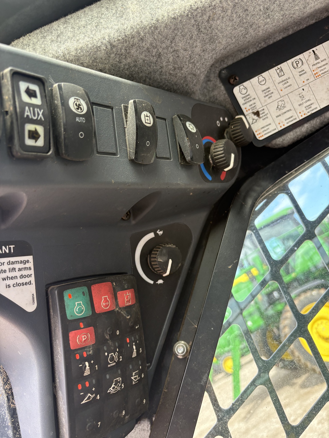 2021 John Deere 333G Image 14