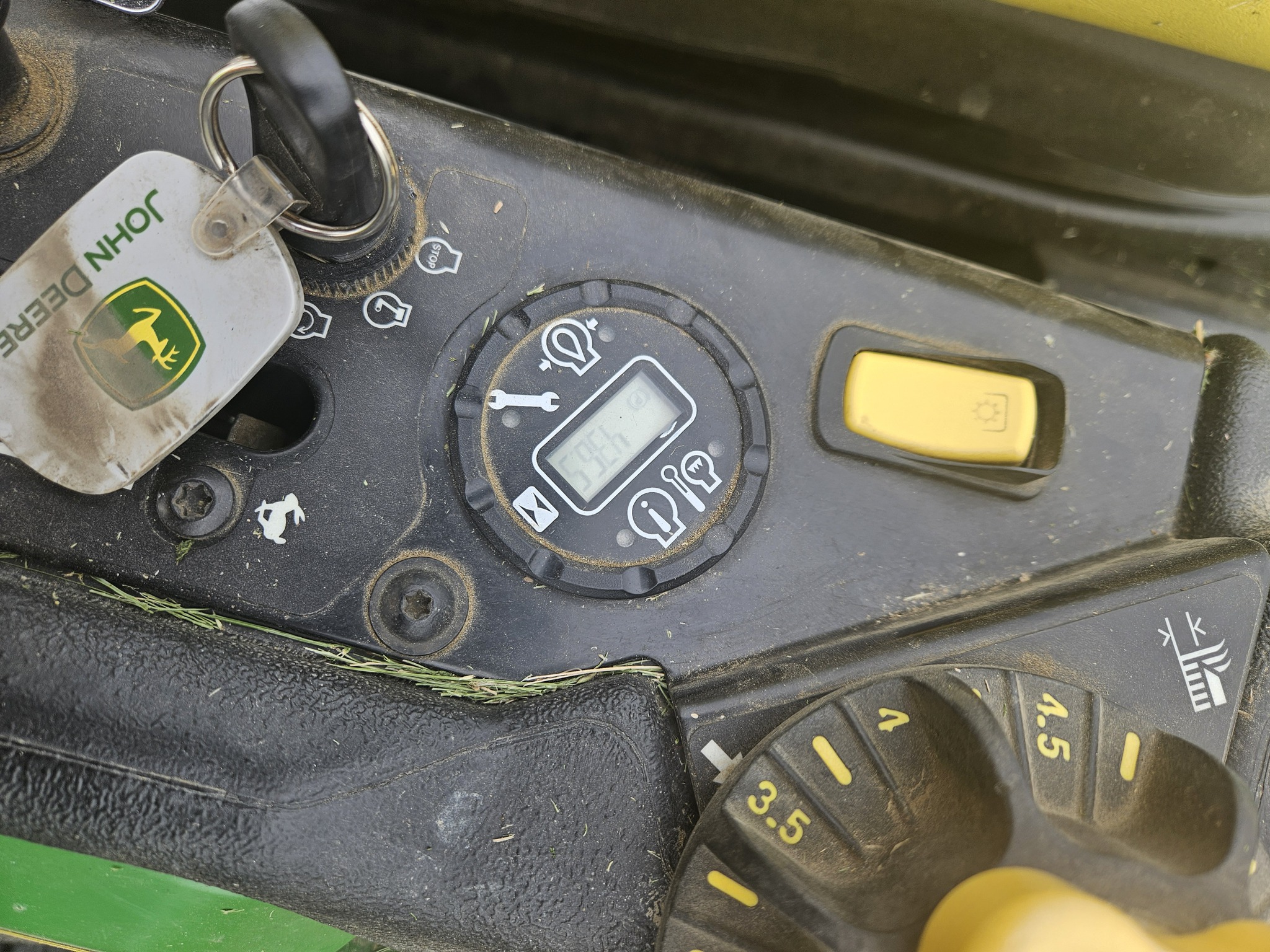 2023 John Deere Z930M Image 4