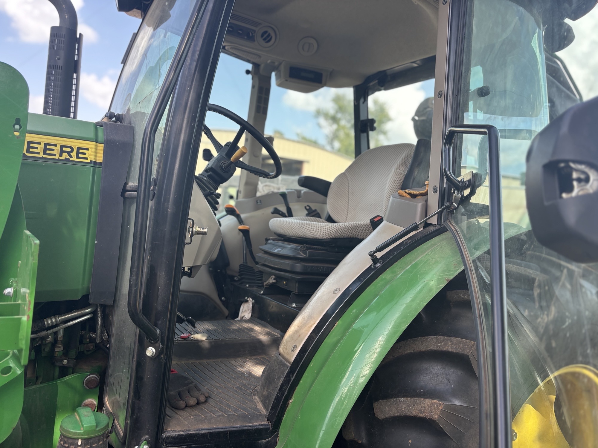 2016 John Deere 5065E Image 19