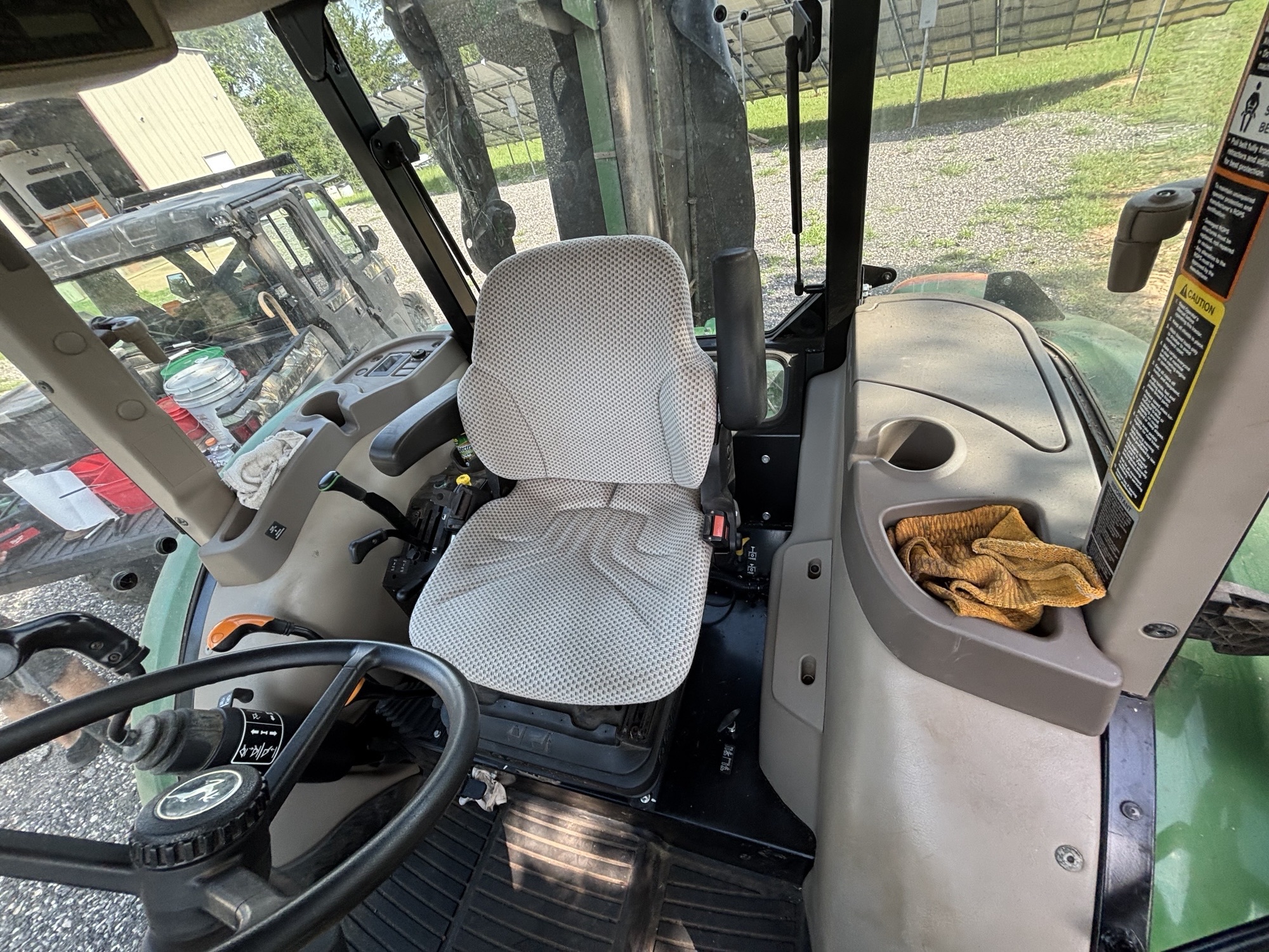 2016 John Deere 5065E Image 16