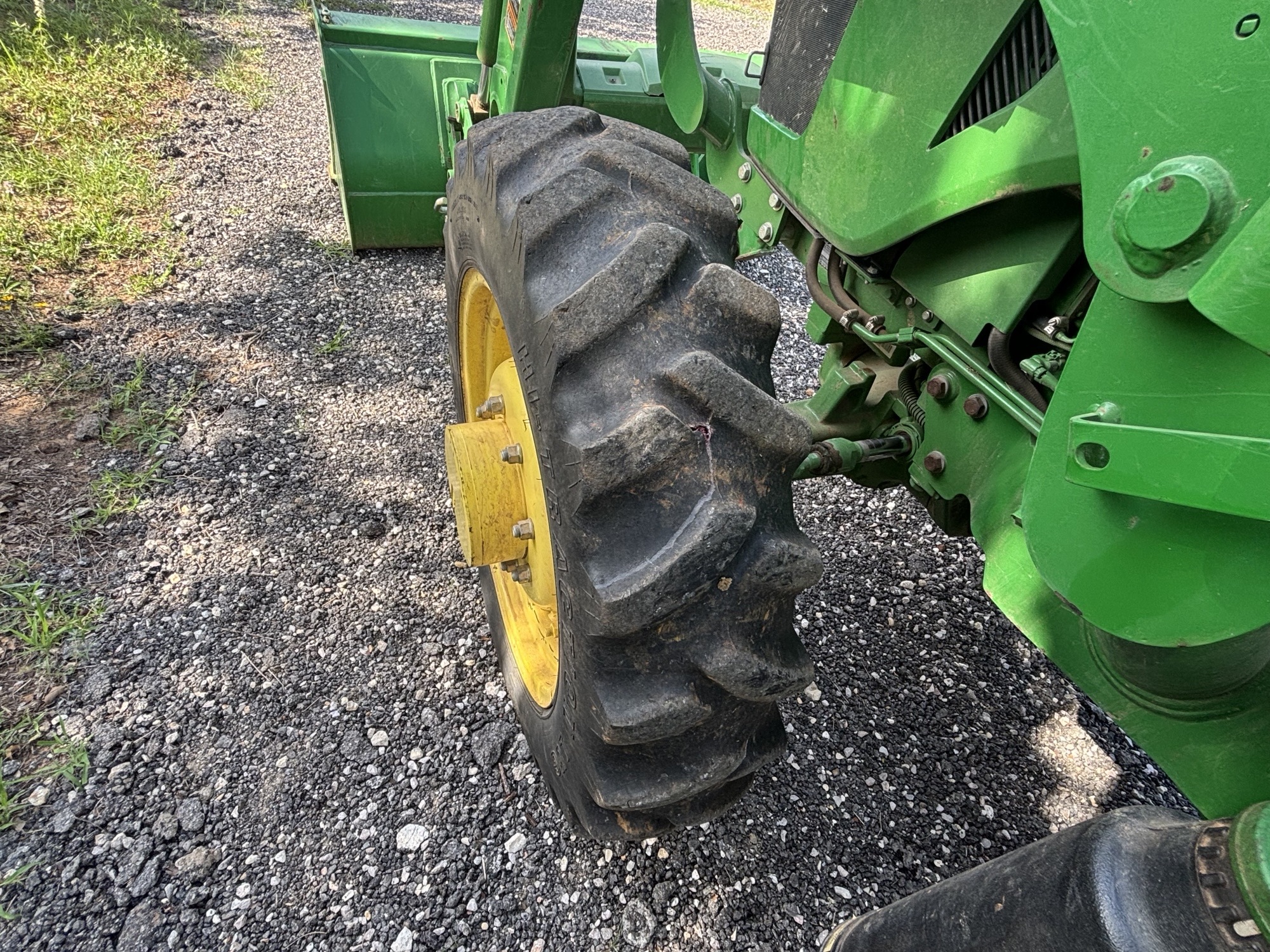 2016 John Deere 5065E Image 31