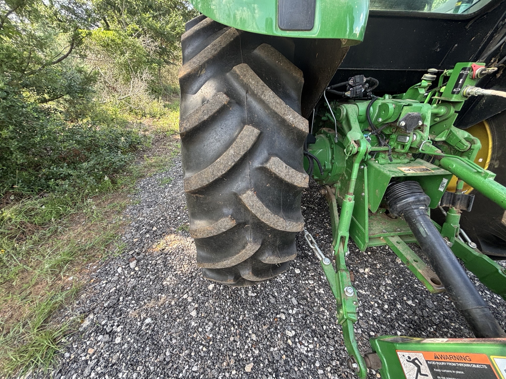 2016 John Deere 5065E Image 12