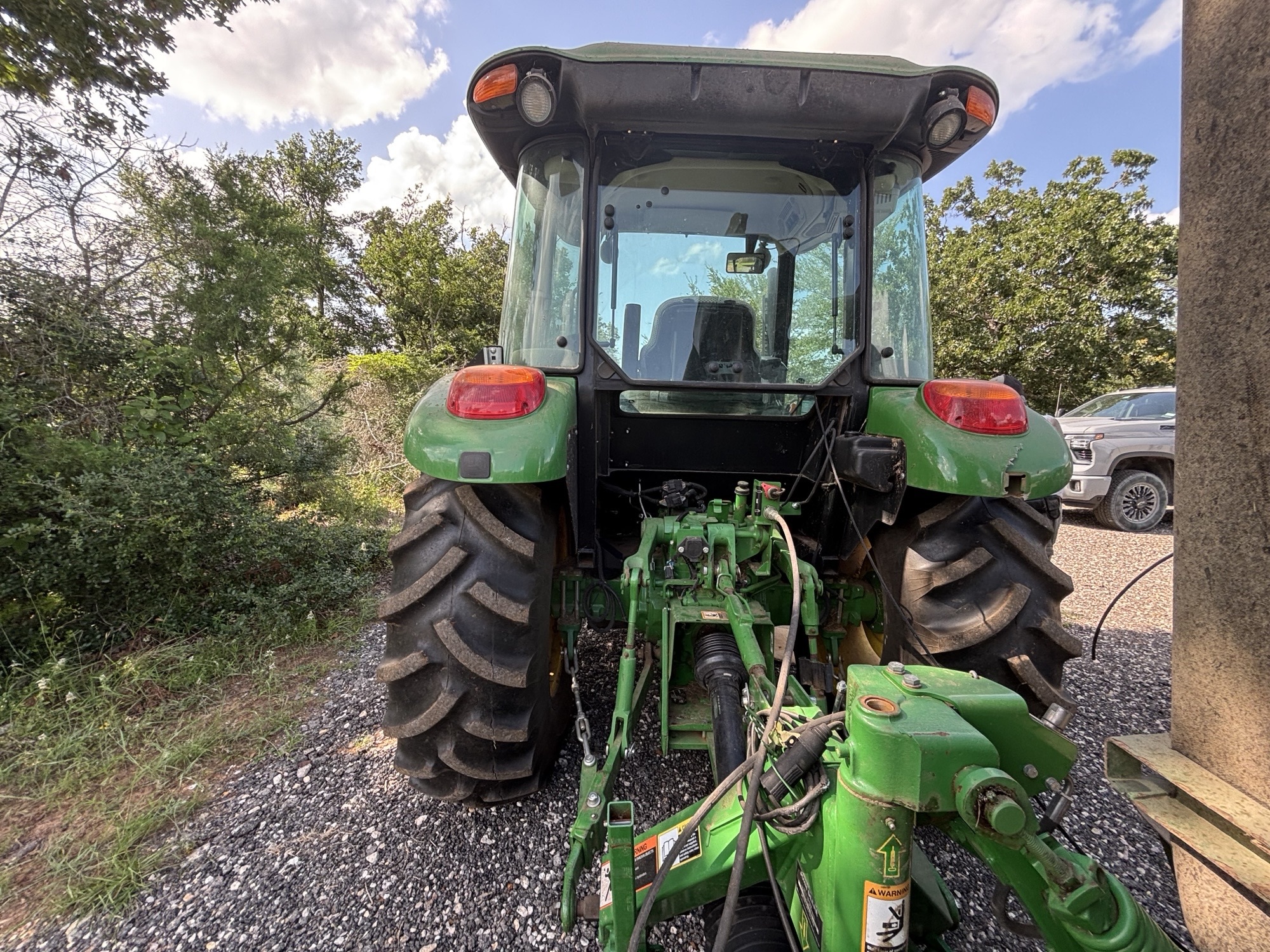 2016 John Deere 5065E Image 10