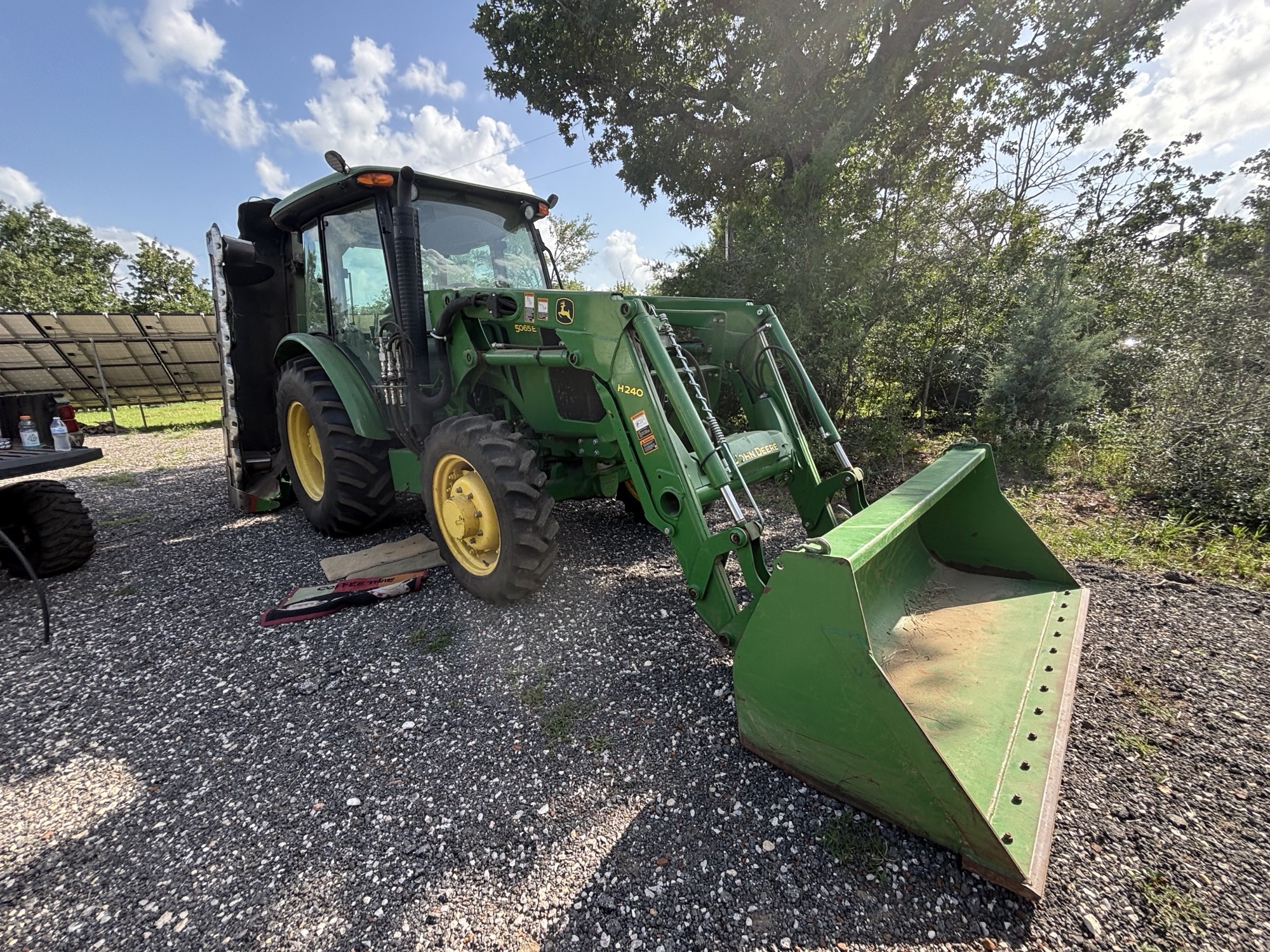 2016 John Deere 5065E Image 6
