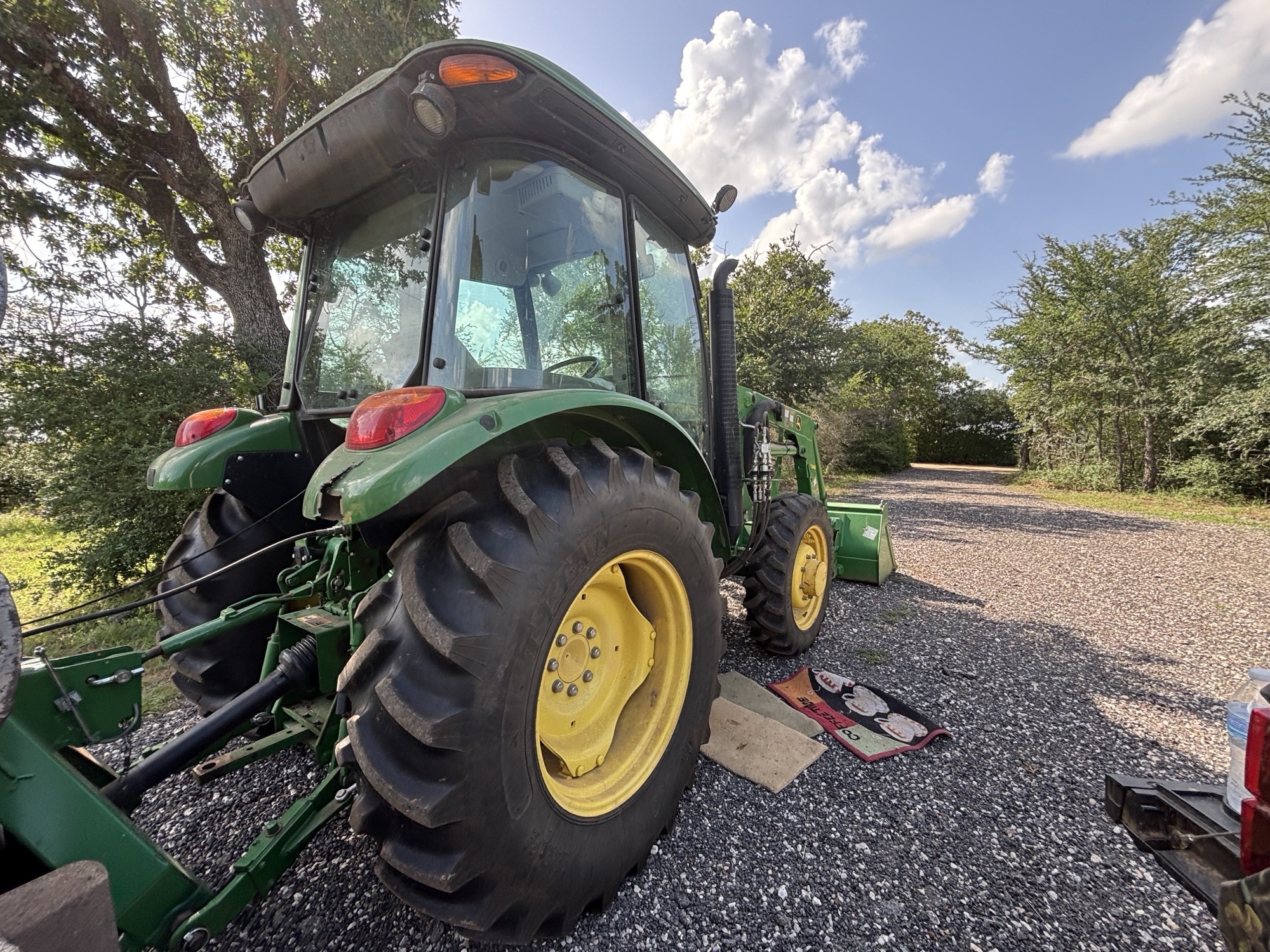 2016 John Deere 5065E Image 9