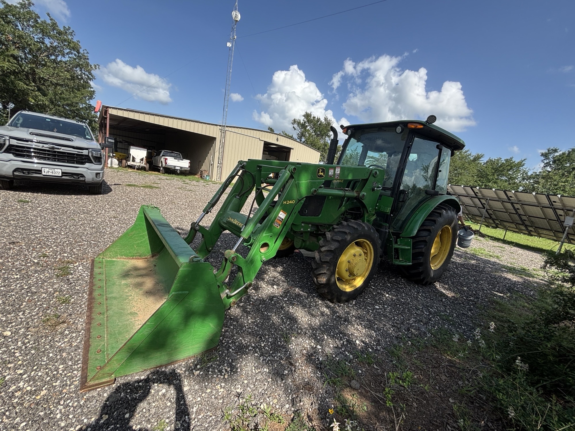2016 John Deere 5065E Image 1