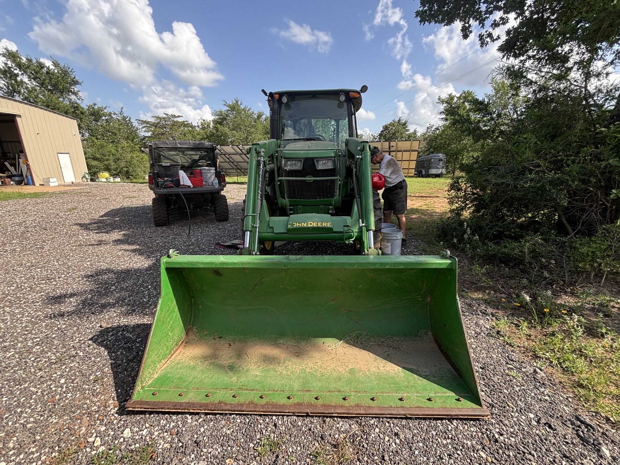 2016 John Deere 5065E Image 4