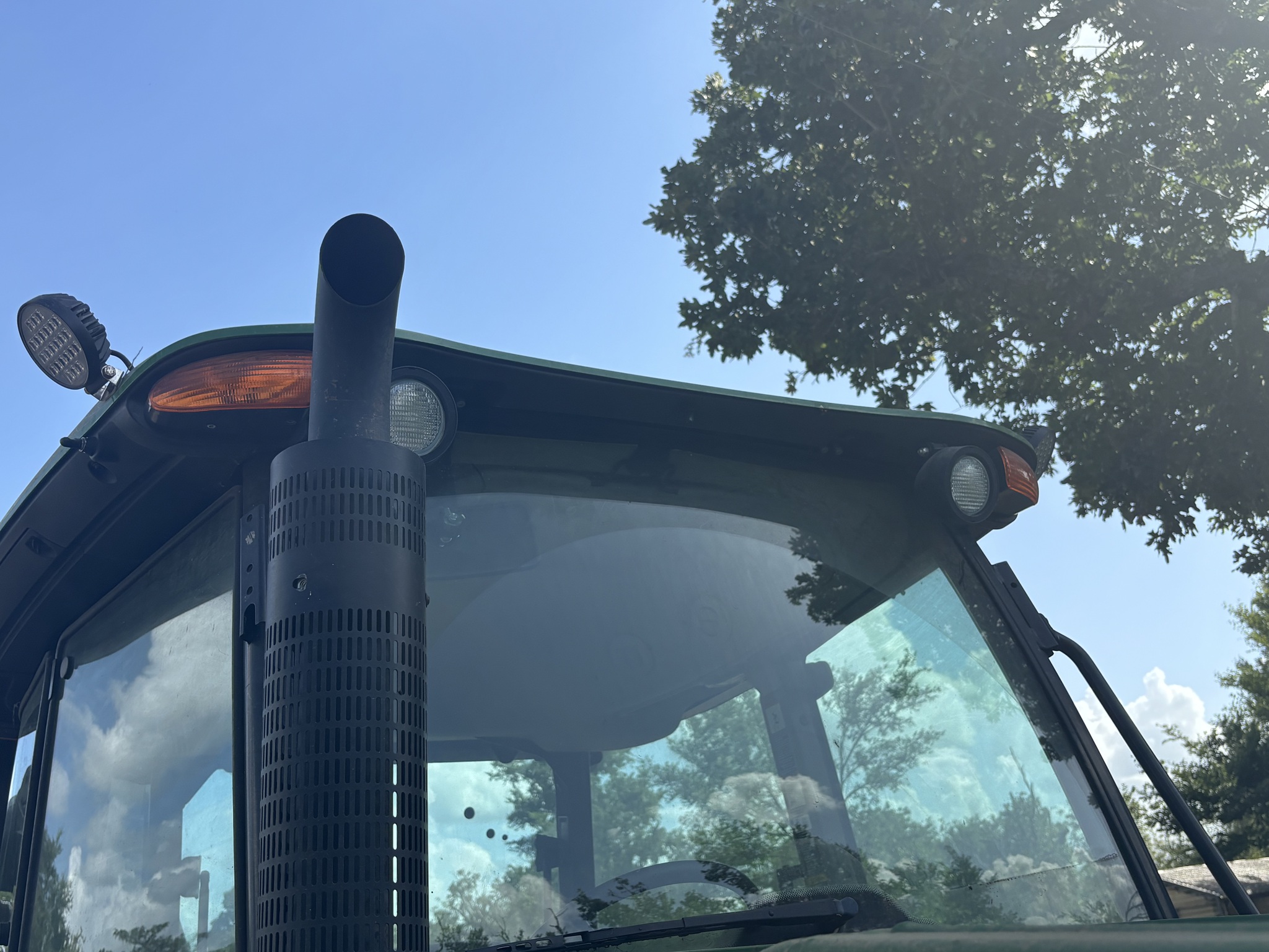 2016 John Deere 5065E Image 21