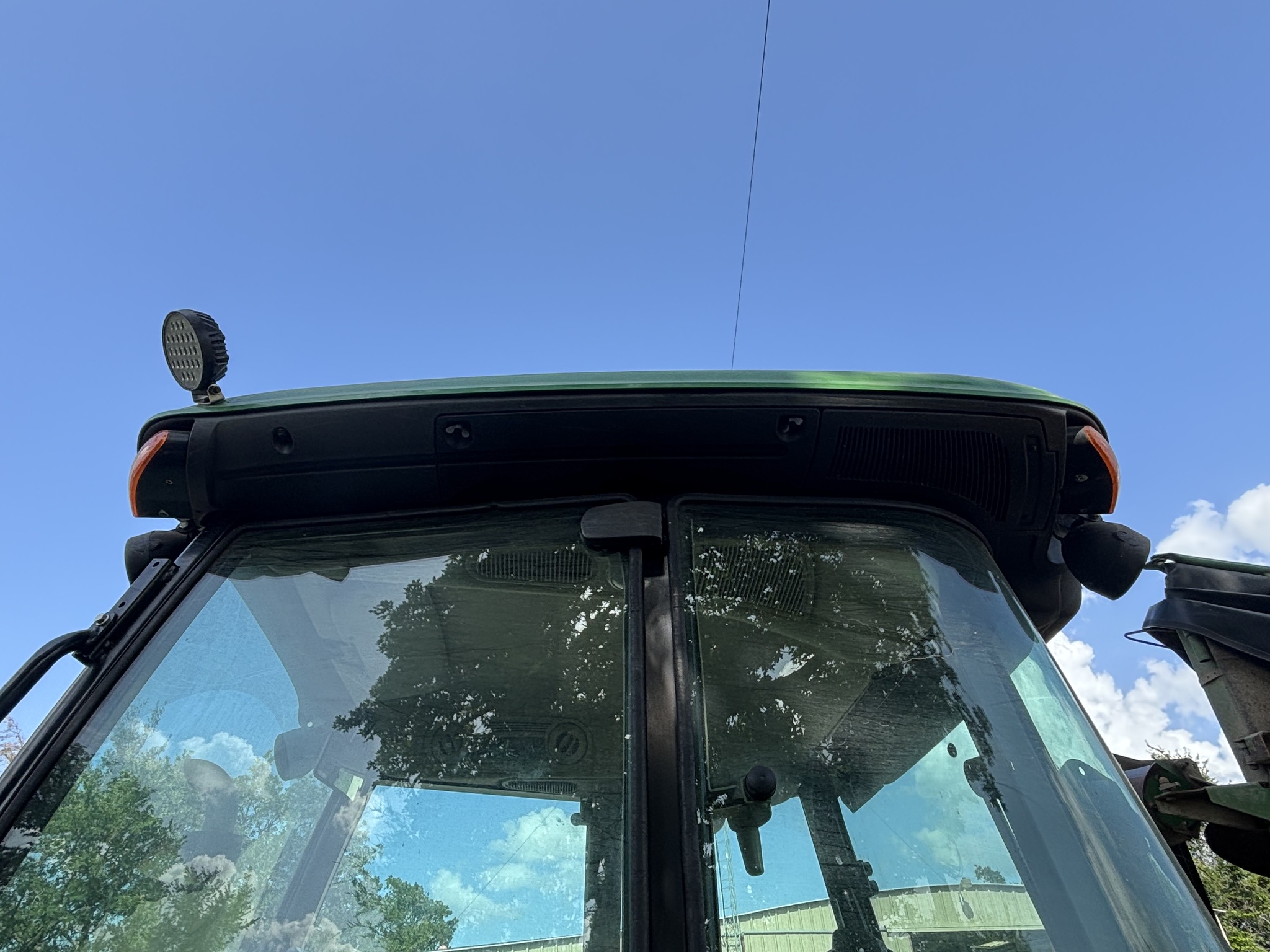 2016 John Deere 5065E Image 23