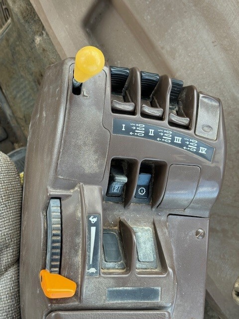 2005 John Deere 9220 Image 2