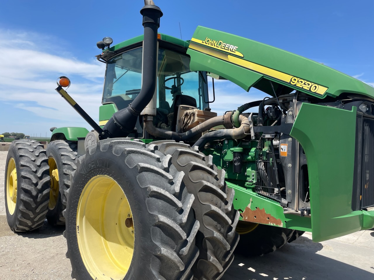 2005 John Deere 9220 Image 2