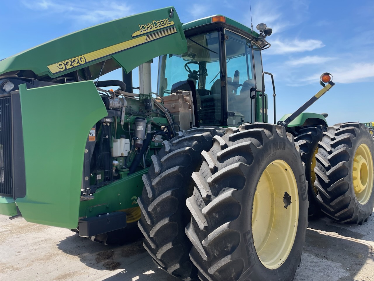 2005 John Deere 9220 Image 1