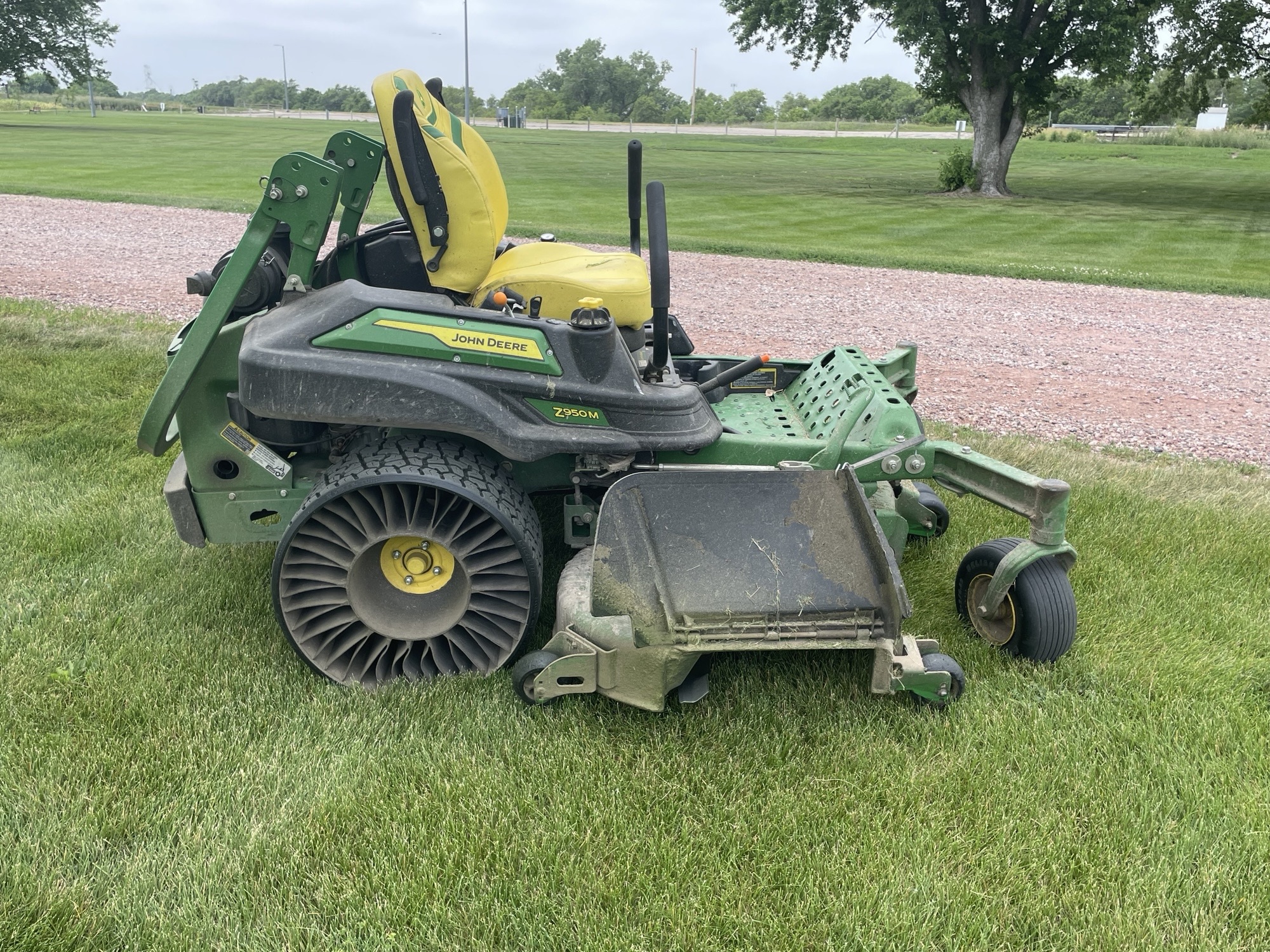 2023 John Deere Z950M Image 1