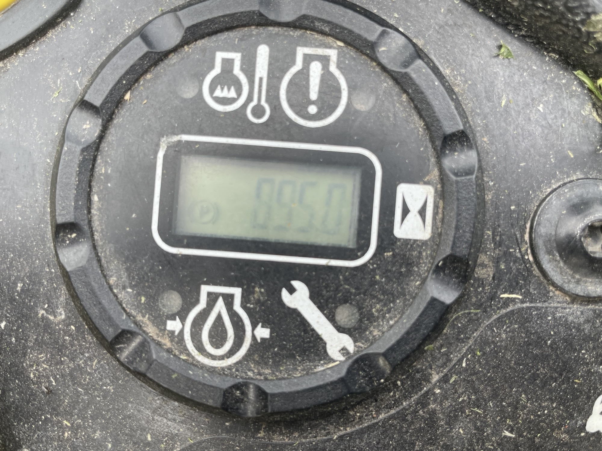 2023 John Deere Z950M Image 6