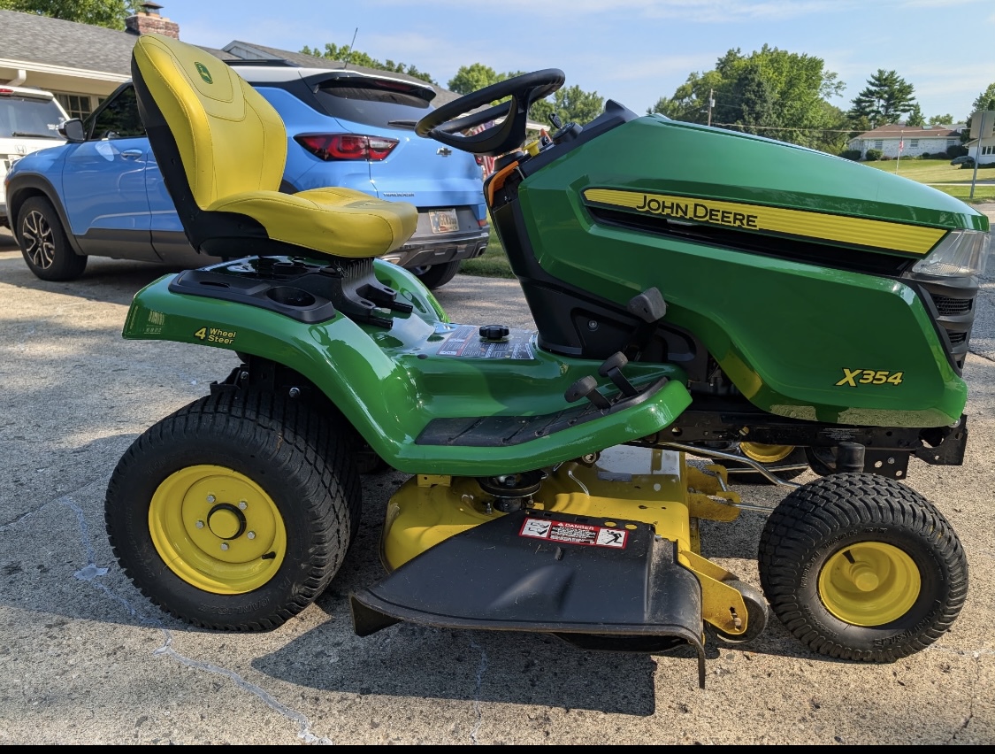 2021 John Deere X354 Image 1