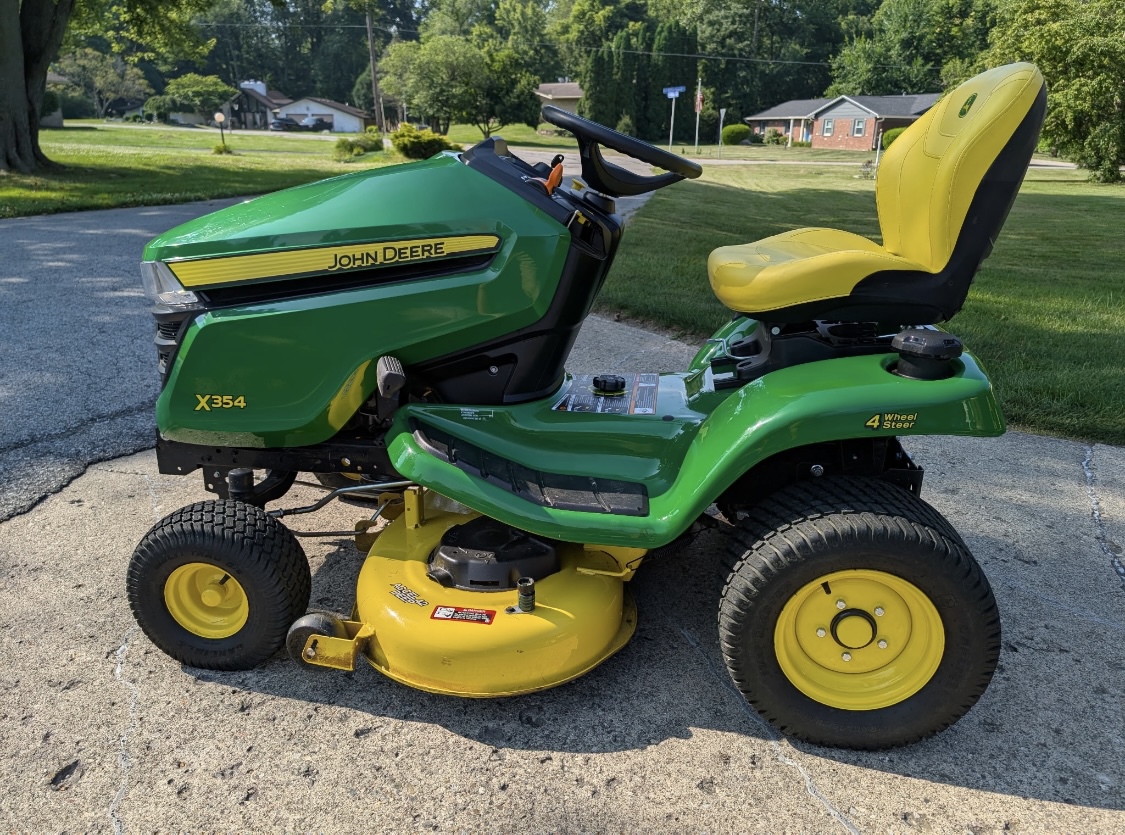 2021 John Deere X354 Image 3