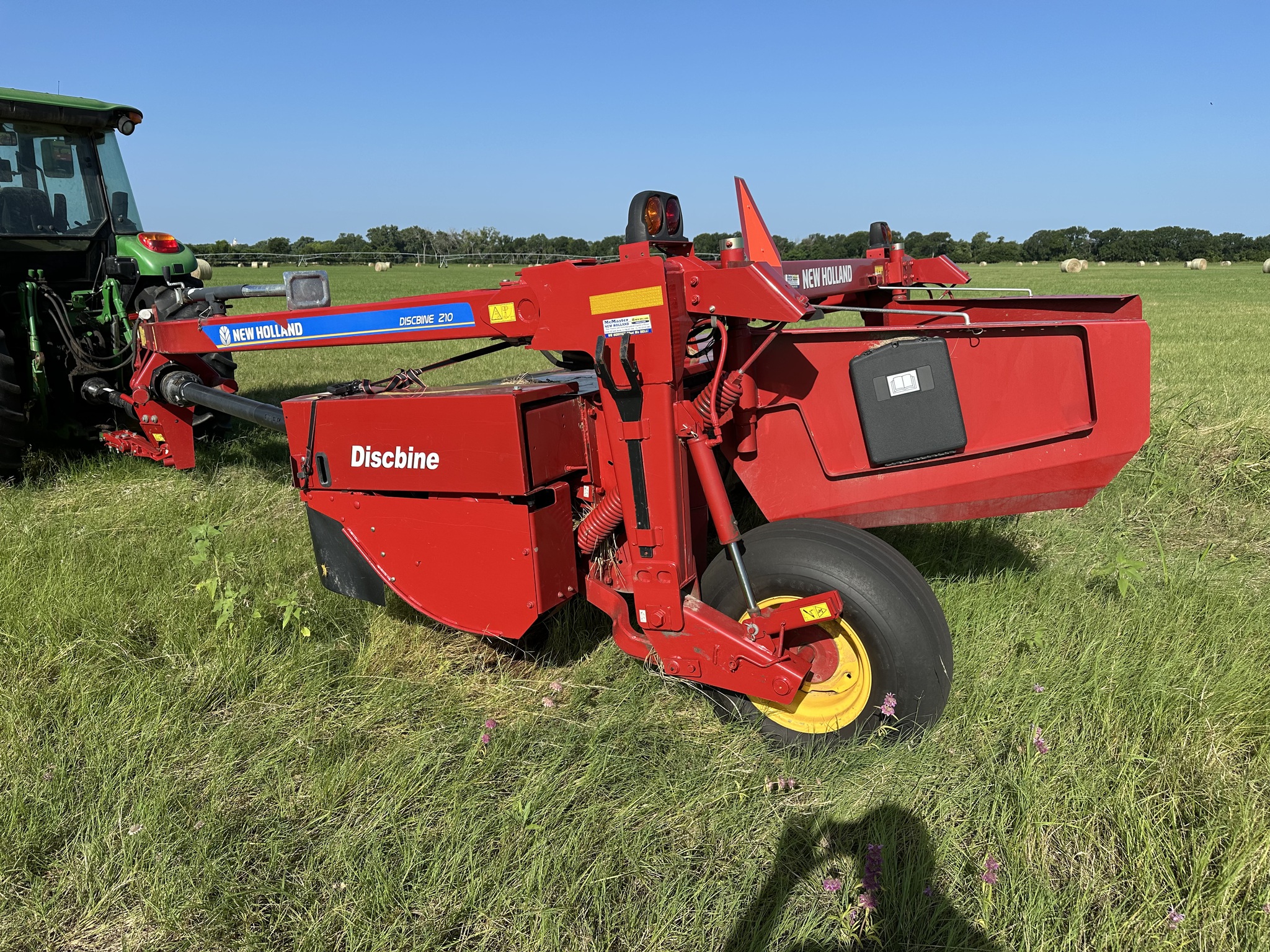 2021 New Holland 210 Image 3