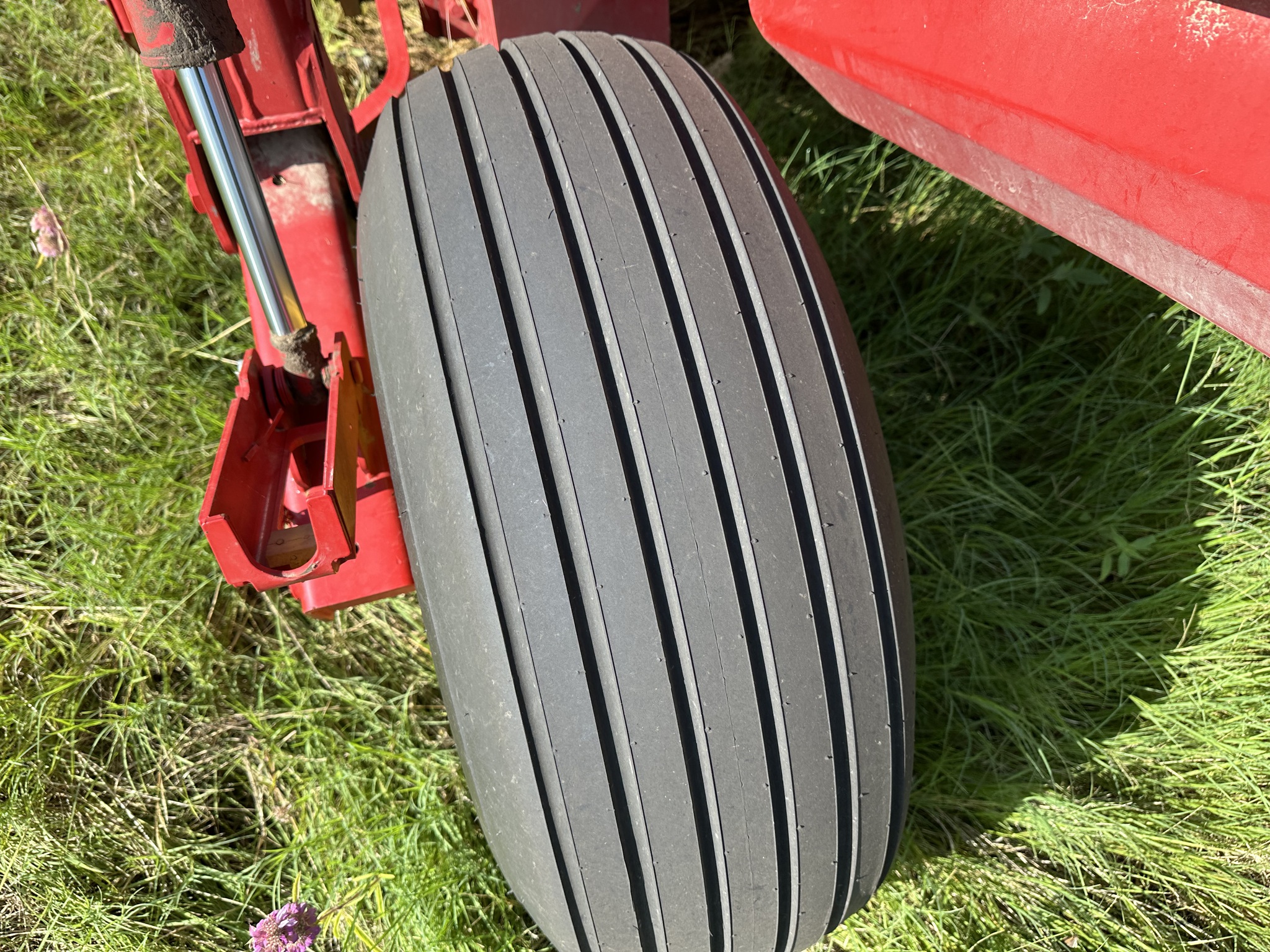 2021 New Holland 210 Image 20