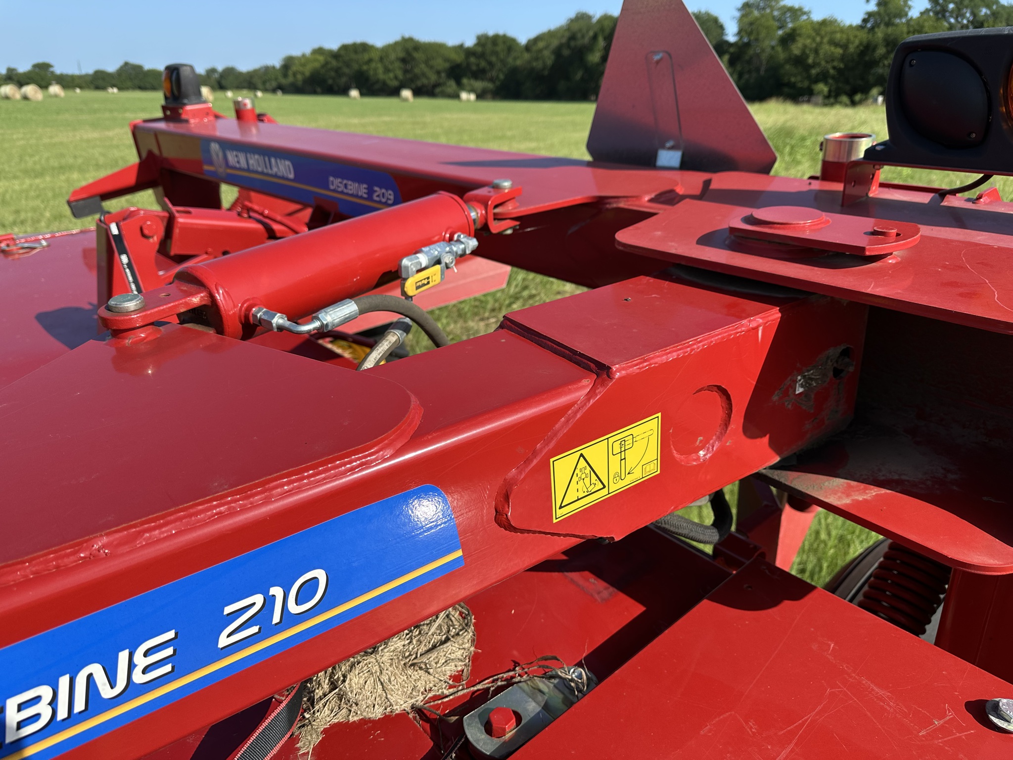 2021 New Holland 210 Image 12