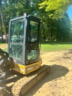 2019 John Deere 35G Image 3