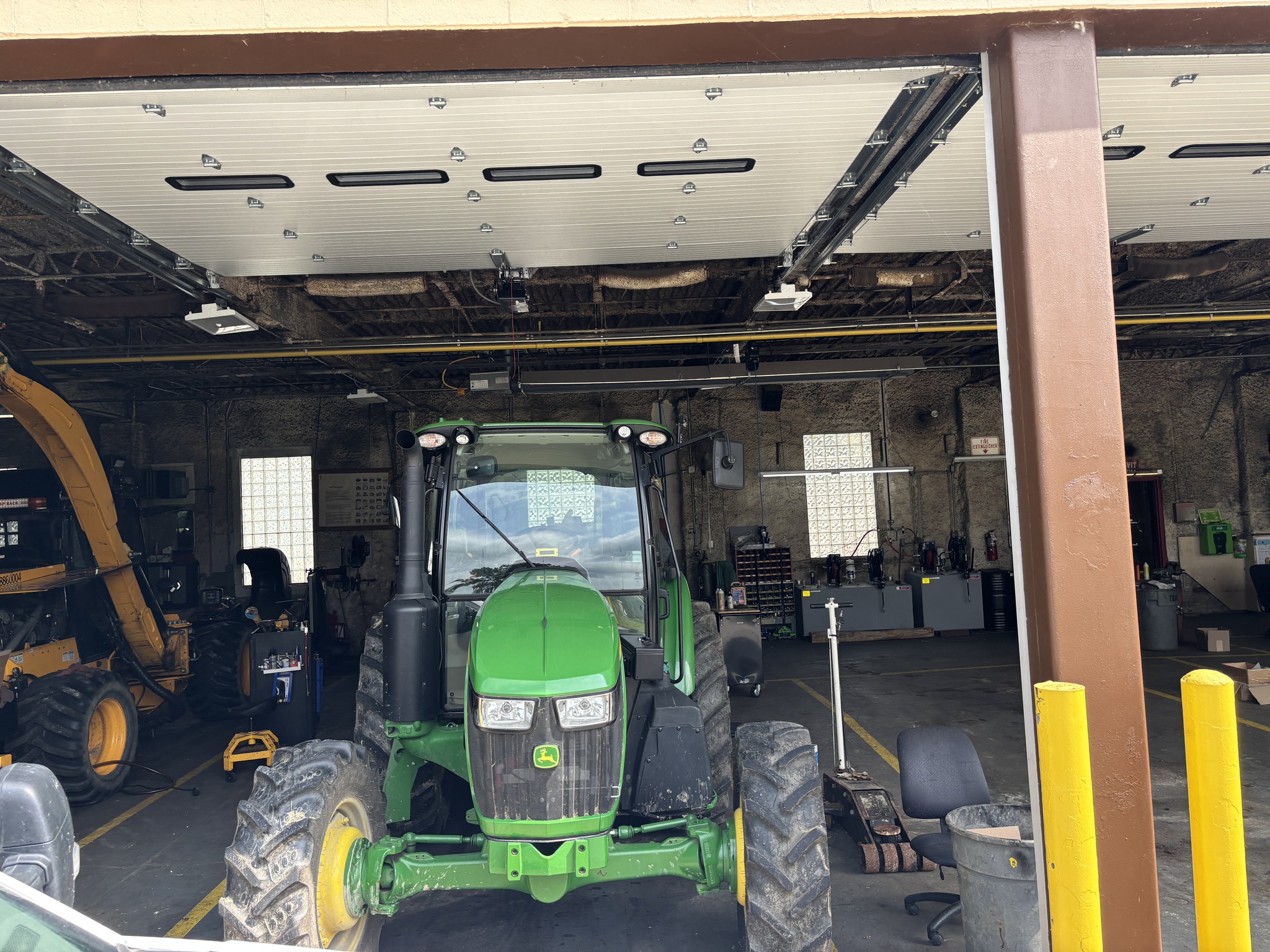 Used 2023 John Deere 5105M Utility Tractors at Koenig Equipment in Anna, OH - PhotoXL14