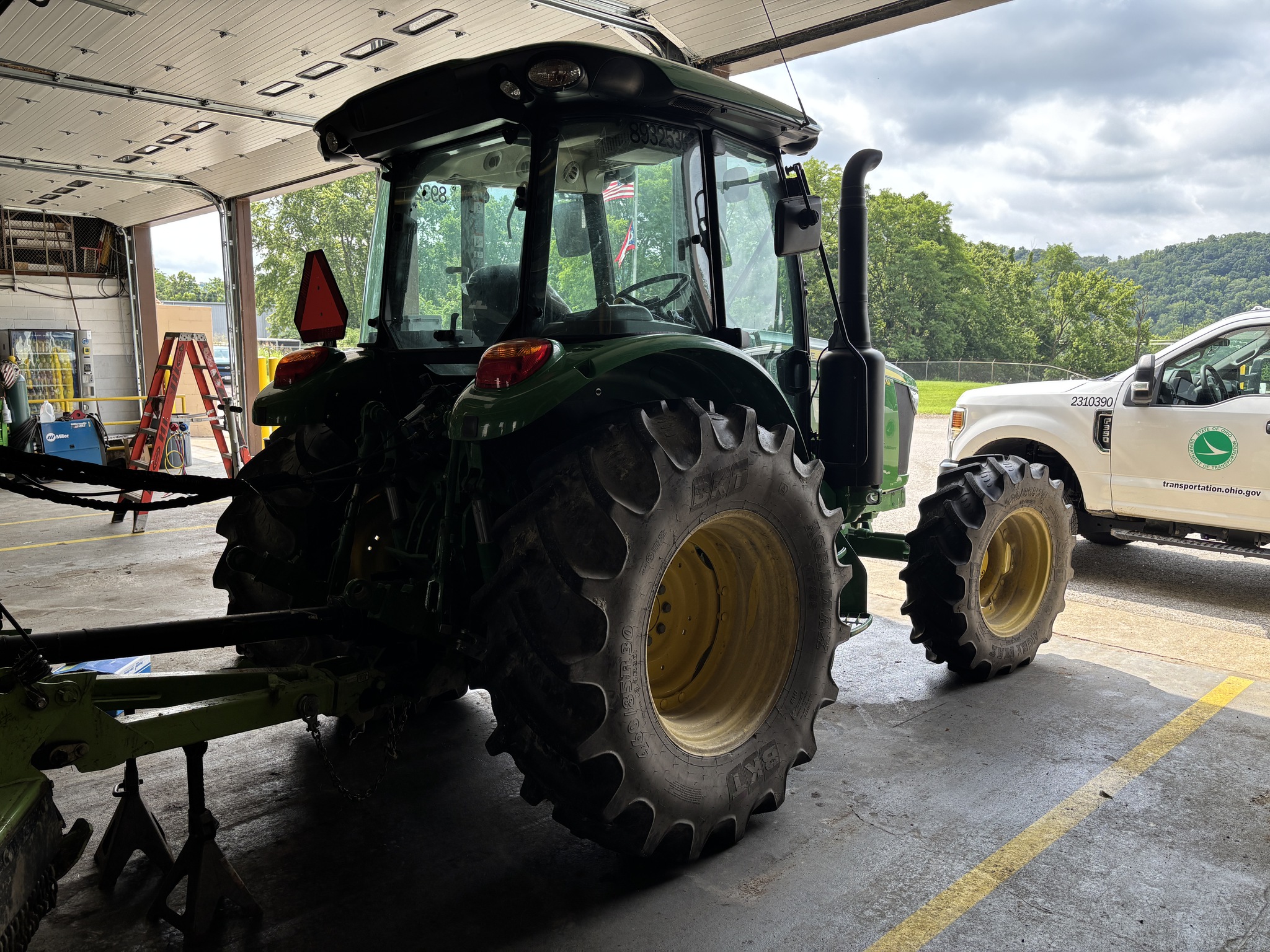 Used 2023 John Deere 5105M Utility Tractors at Koenig Equipment in Anna, OH - PhotoXL17