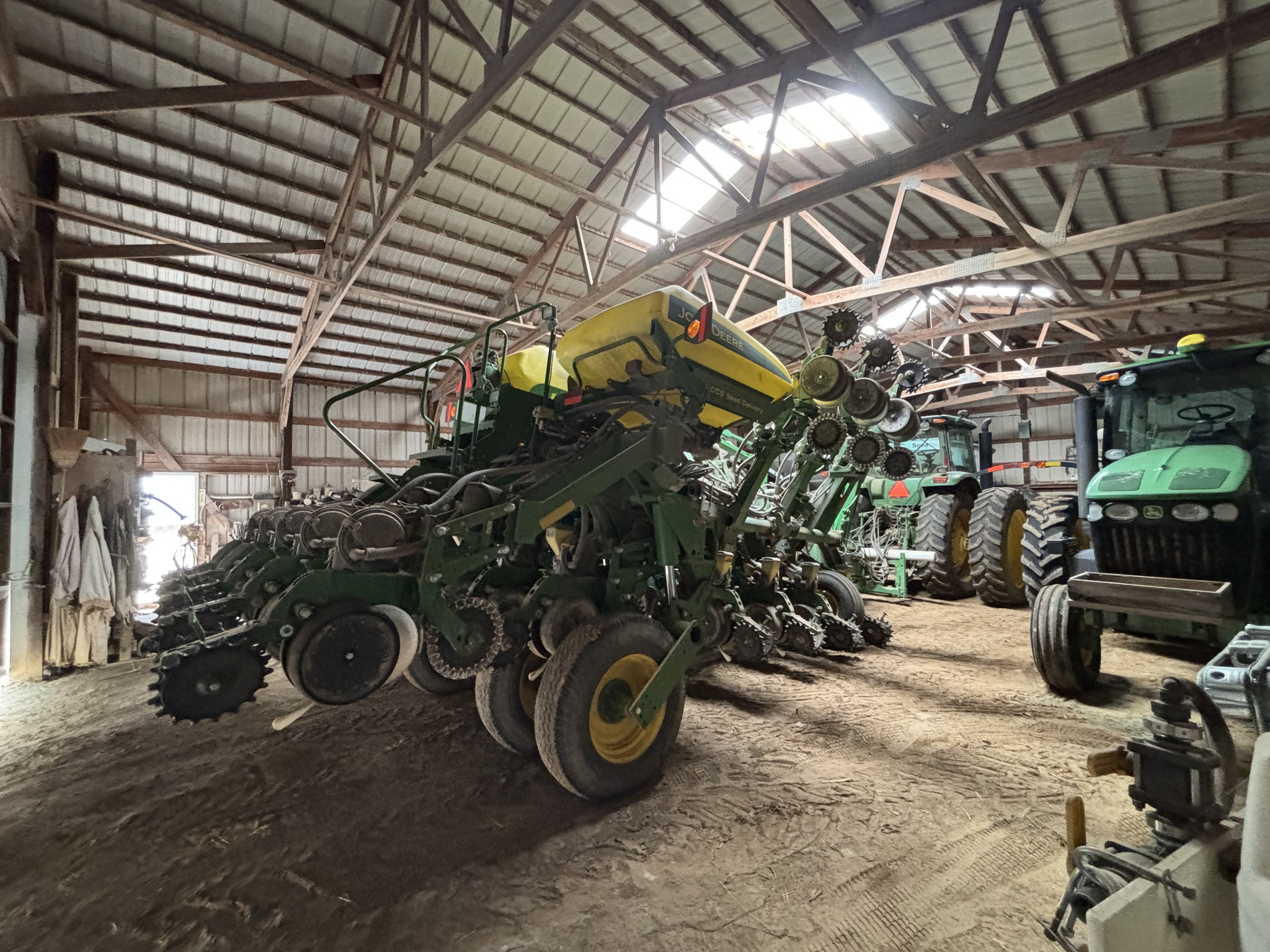 Used 2011 John Deere 1790 Planters: Drawn at Koenig Equipment in Oxford, OH - PhotoXL4