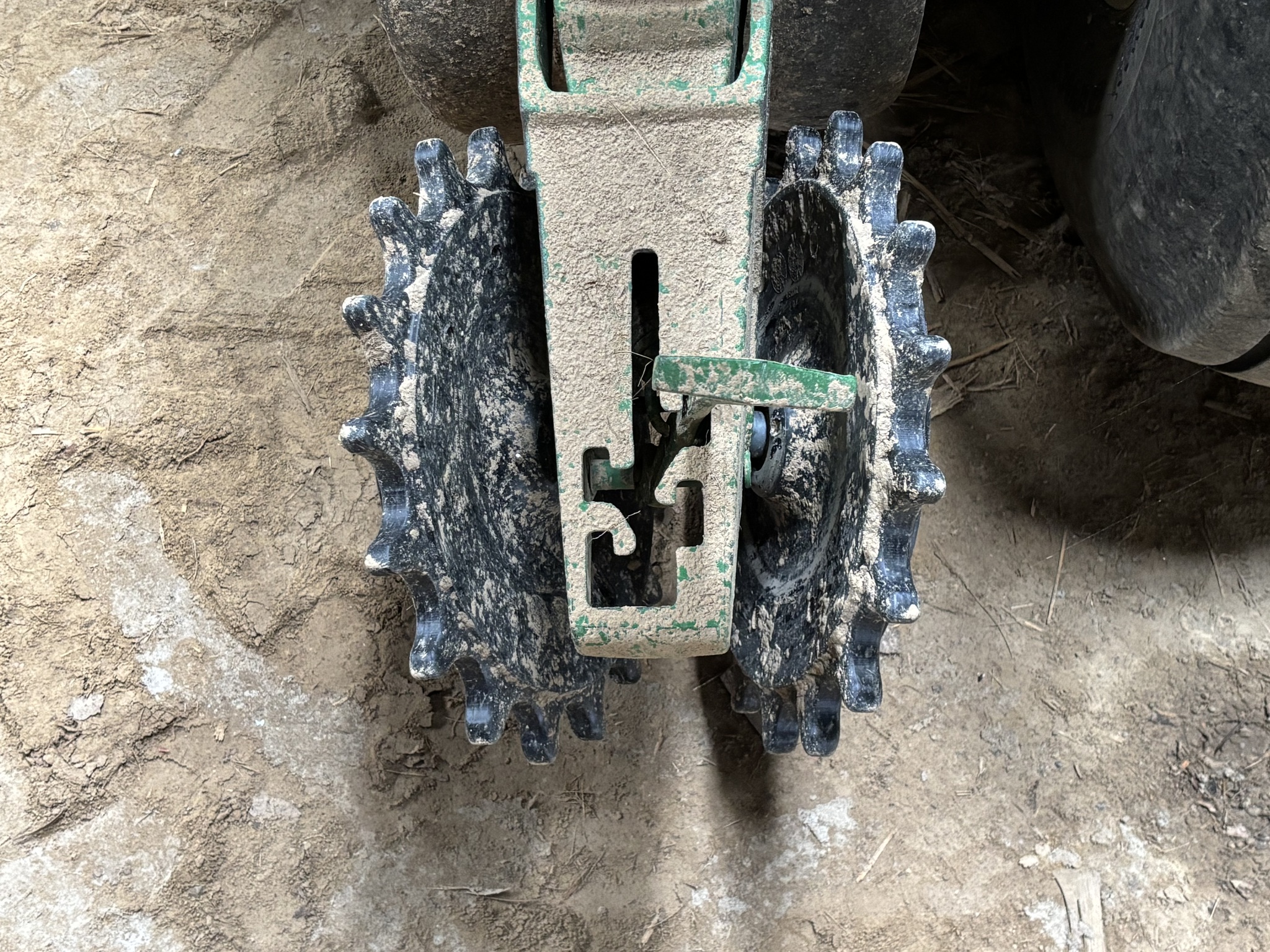 Used 2011 John Deere 1790 Planters: Drawn at Koenig Equipment in Oxford, OH - PhotoXL8