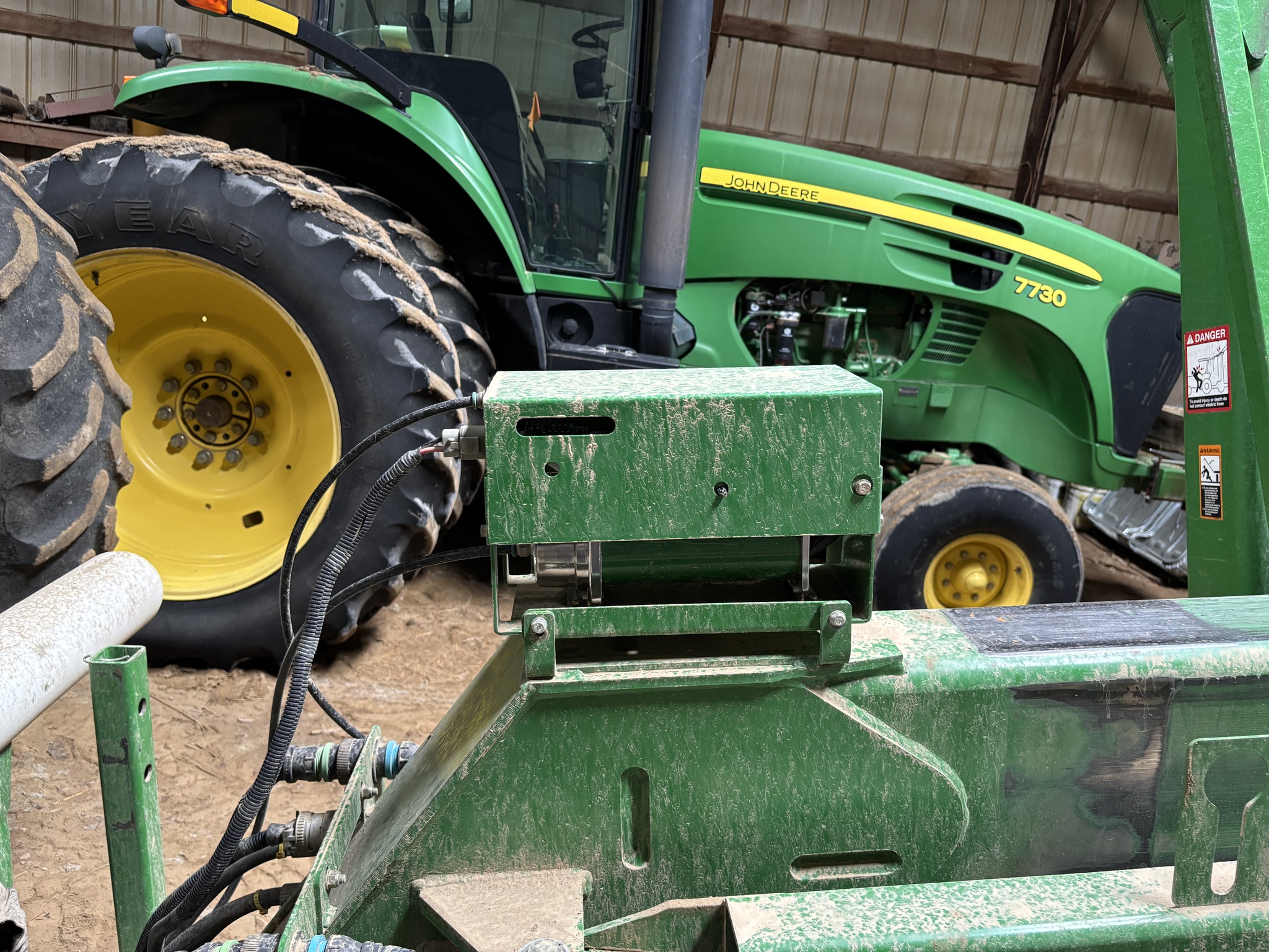 Used 2011 John Deere 1790 Planters: Drawn at Koenig Equipment in Oxford, OH - PhotoXL10