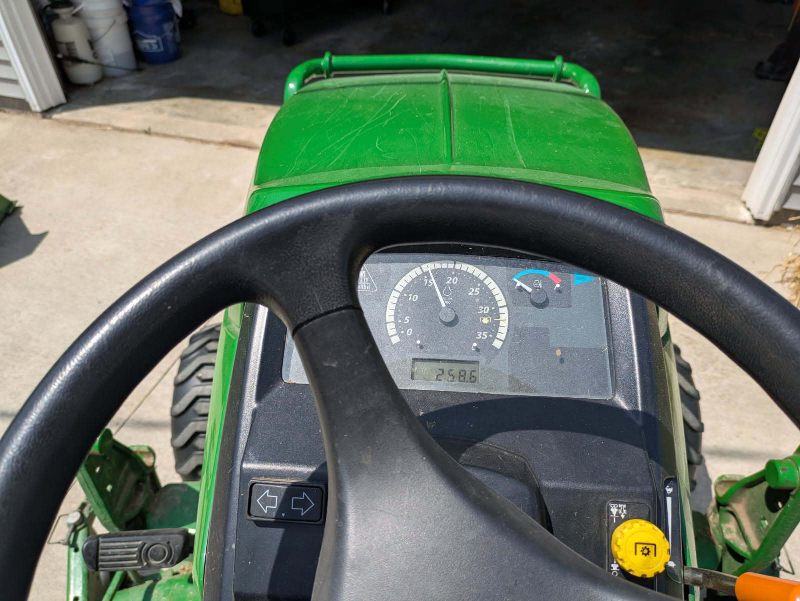 2014 John Deere 1023E Image 4
