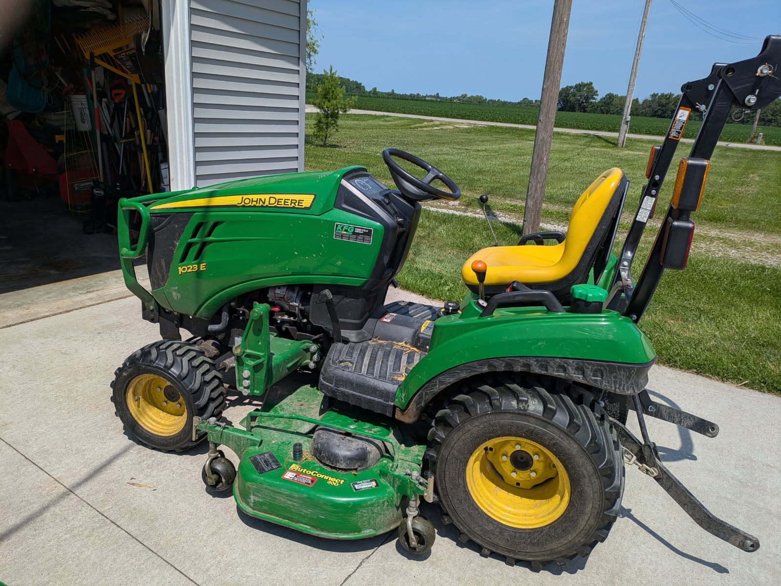 2014 John Deere 1023E Image 1