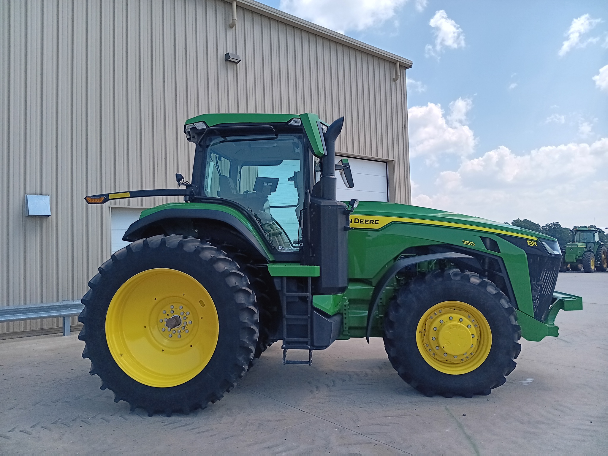 2024 John Deere 8R 250 Image 3