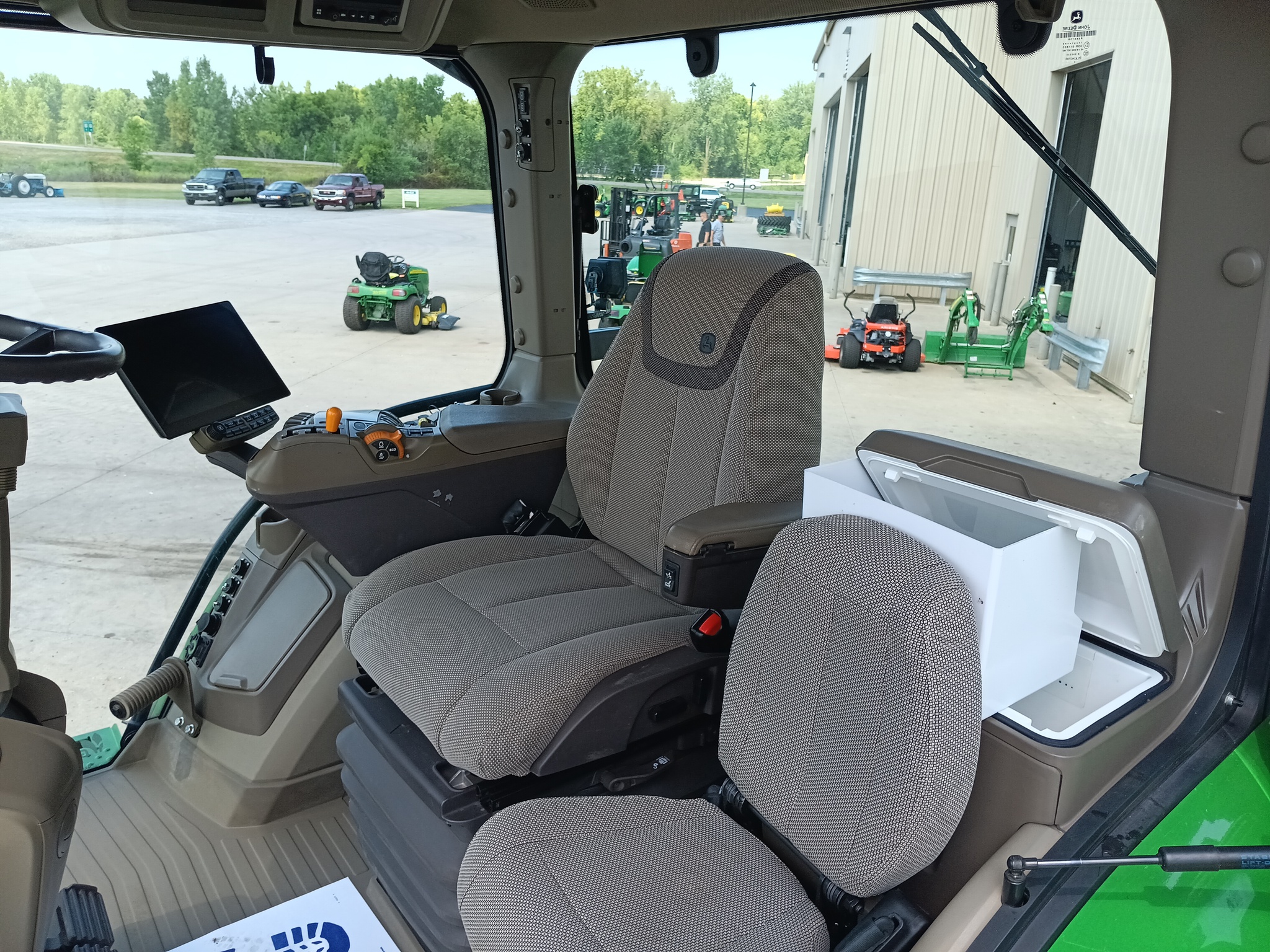 2024 John Deere 8R 250 Image 10