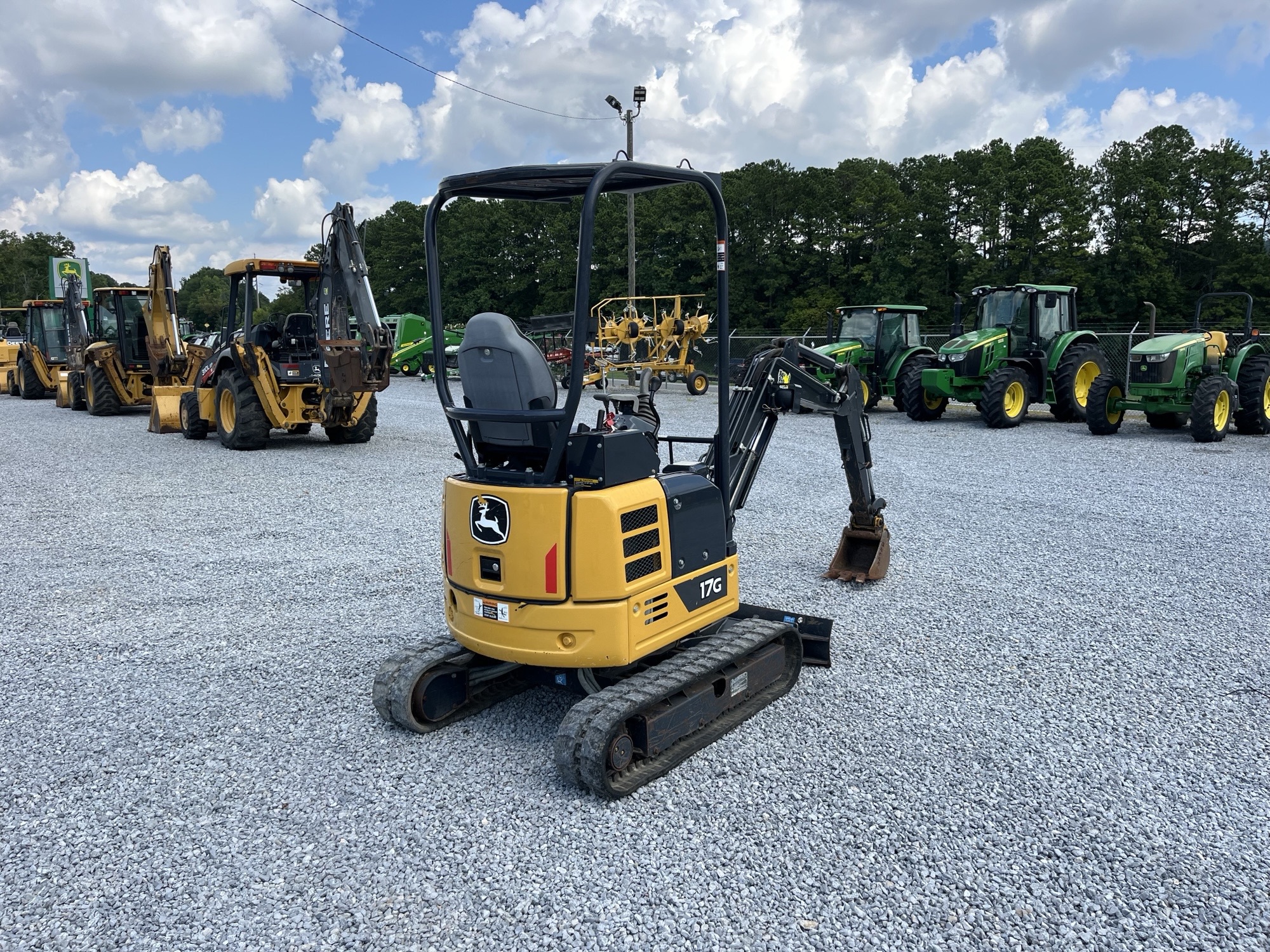 2022 John Deere 17G Image 4