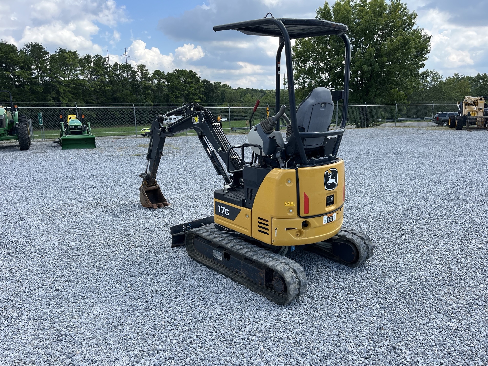 2022 John Deere 17G Image 3