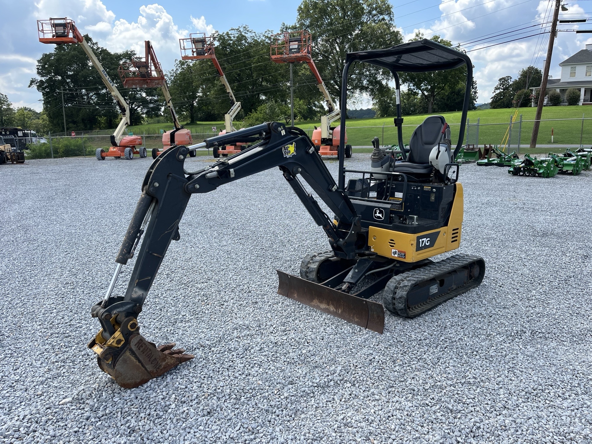 2022 John Deere 17G Image 2