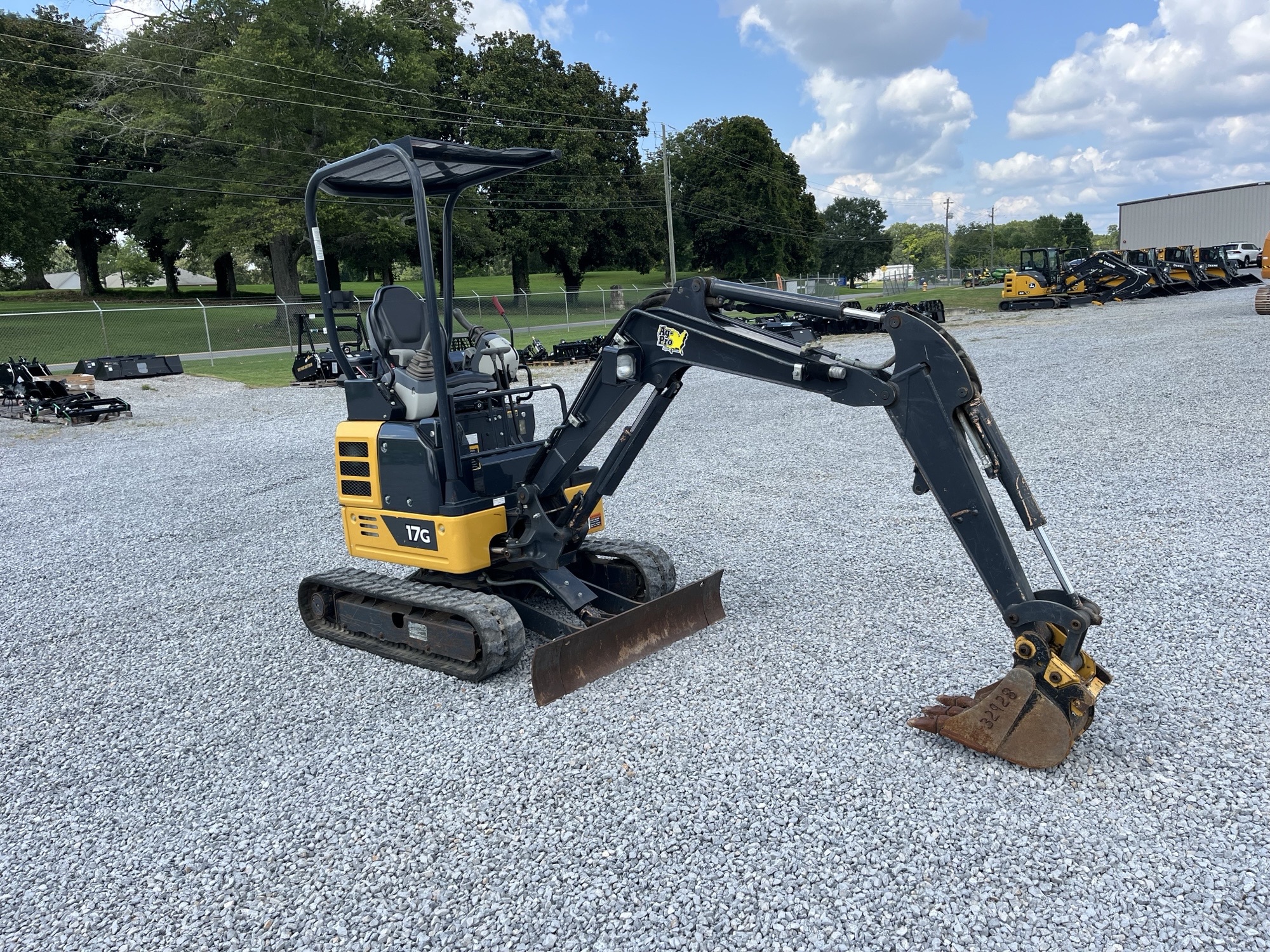 2022 John Deere 17G Image 1