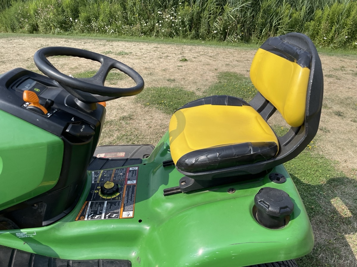 2011 John Deere X320 Image 5