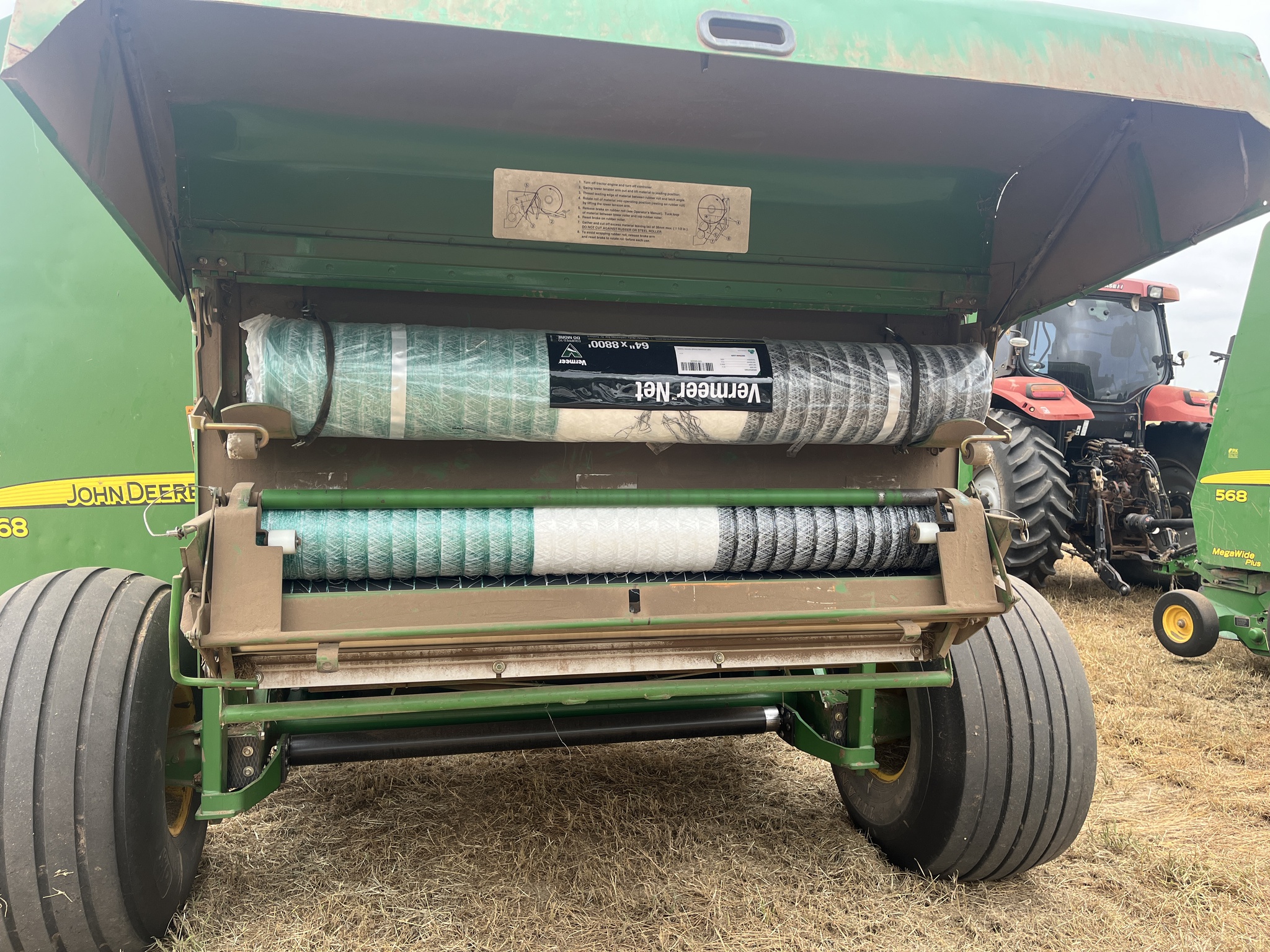 2010 John Deere 568 Image 10