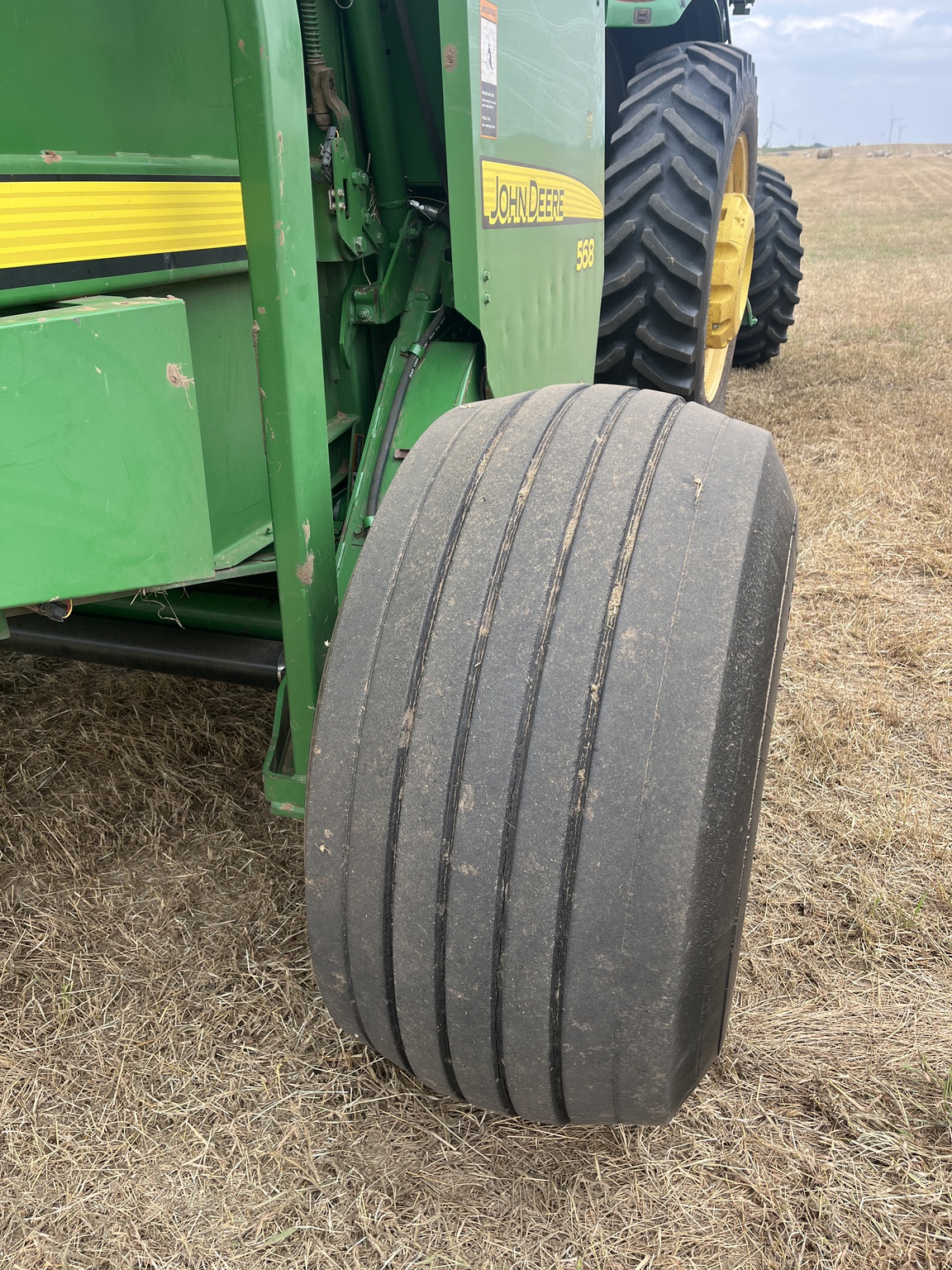 2010 John Deere 568 Image 17