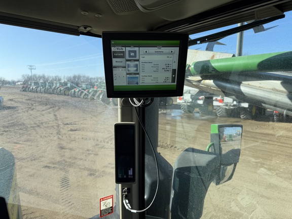 2024 John Deere 800R - Photo40