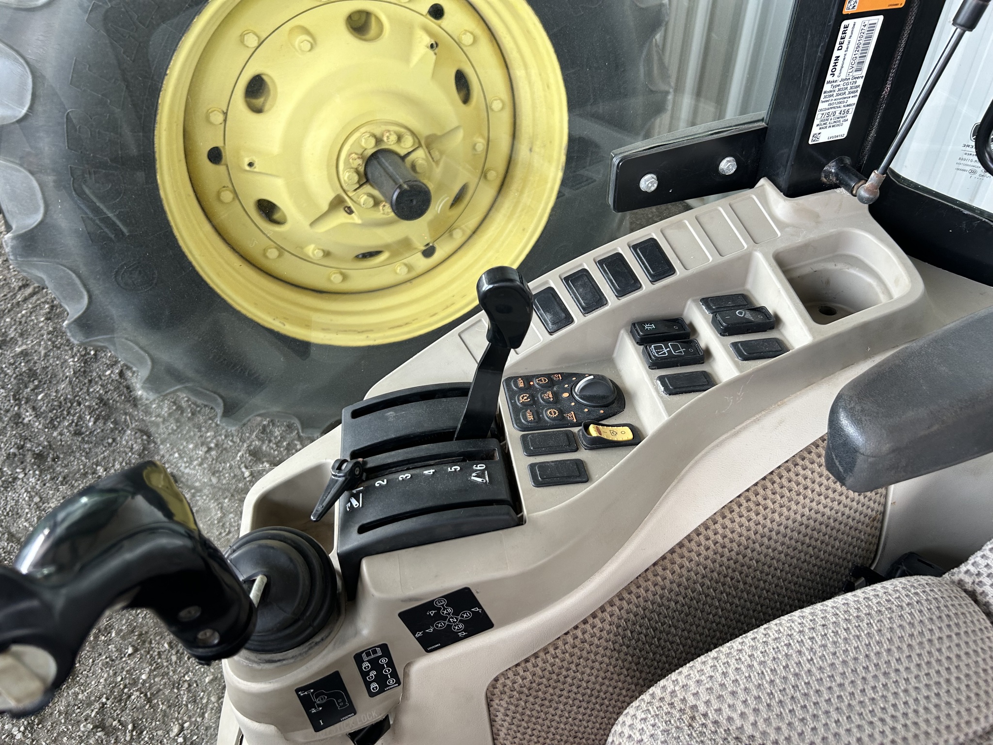 2021 John Deere 3039R Image 11