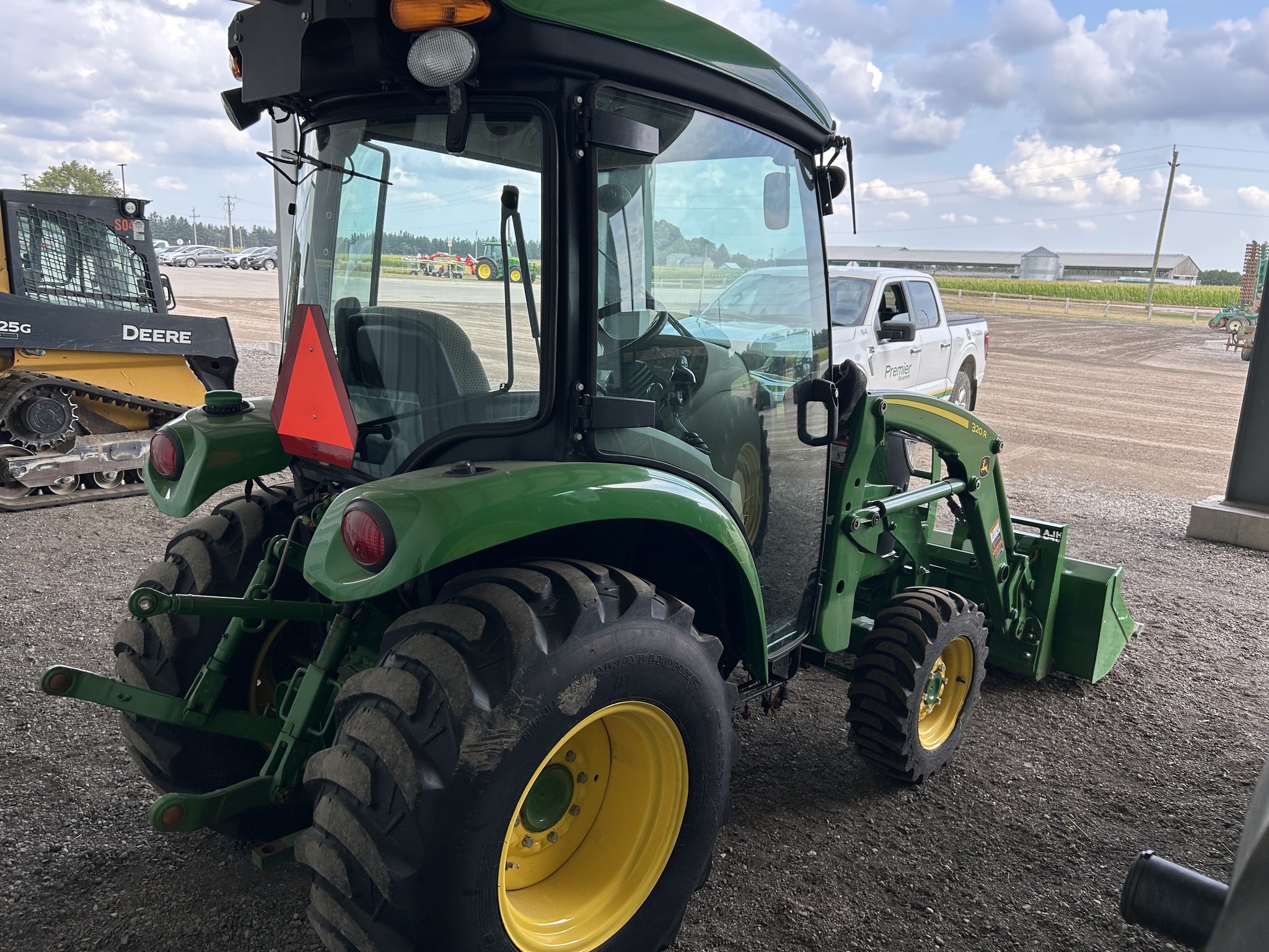 2021 John Deere 3039R Image 6