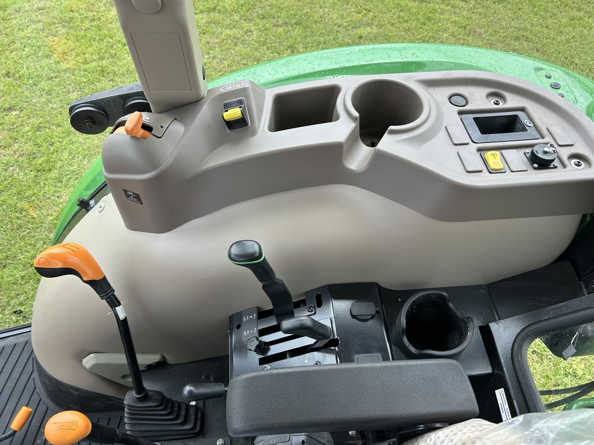 2023 John Deere 5075E Image 8