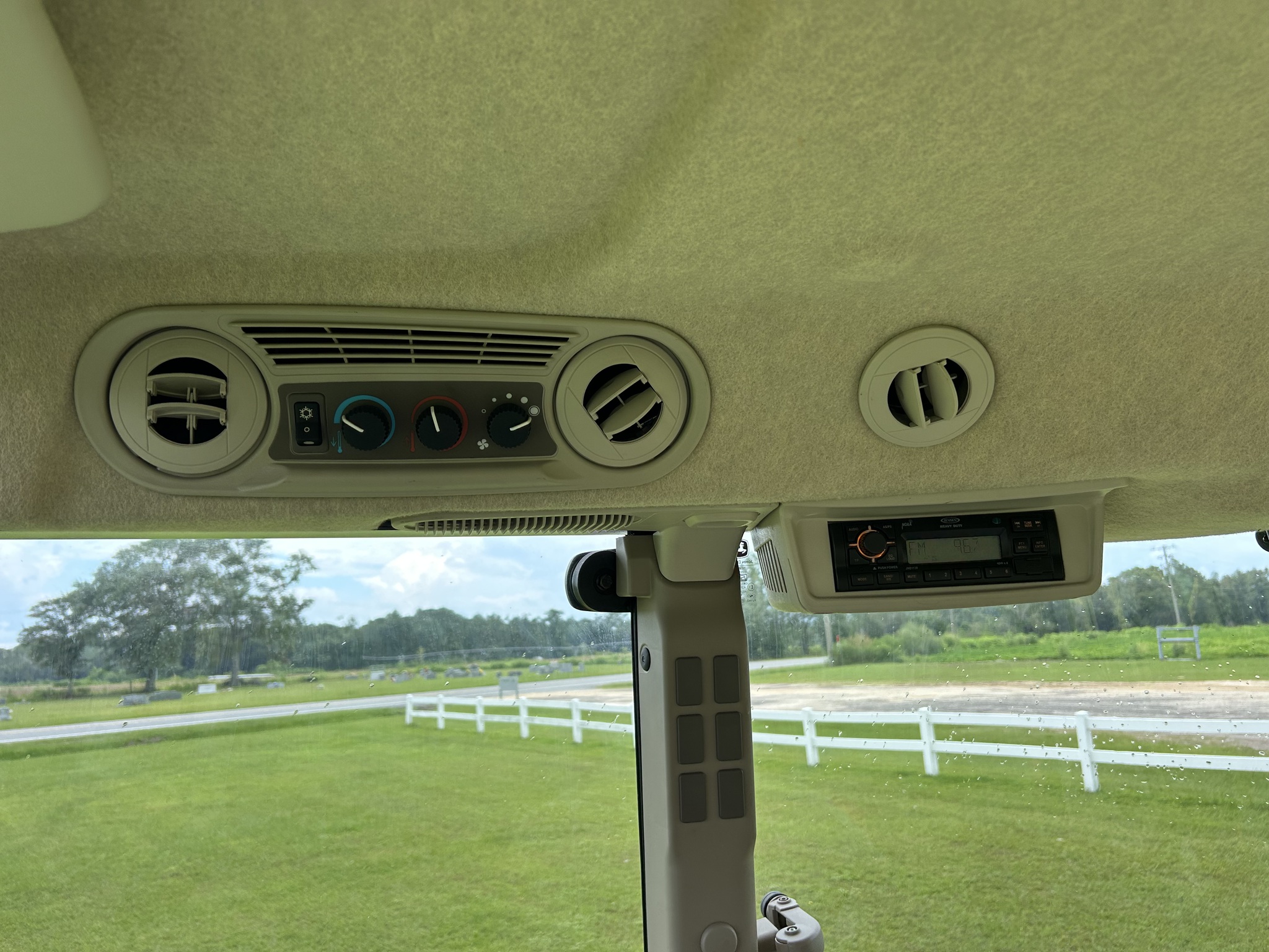 2023 John Deere 5075E Image 7