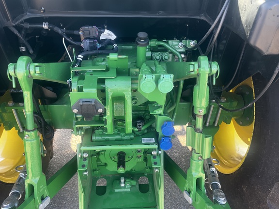 2023 John Deere 5075E Photo 5