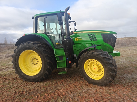John Deere 6175M