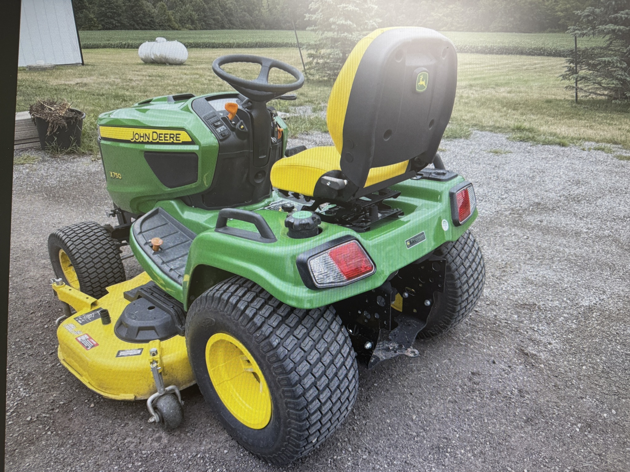 2020 John Deere X750 Image 2