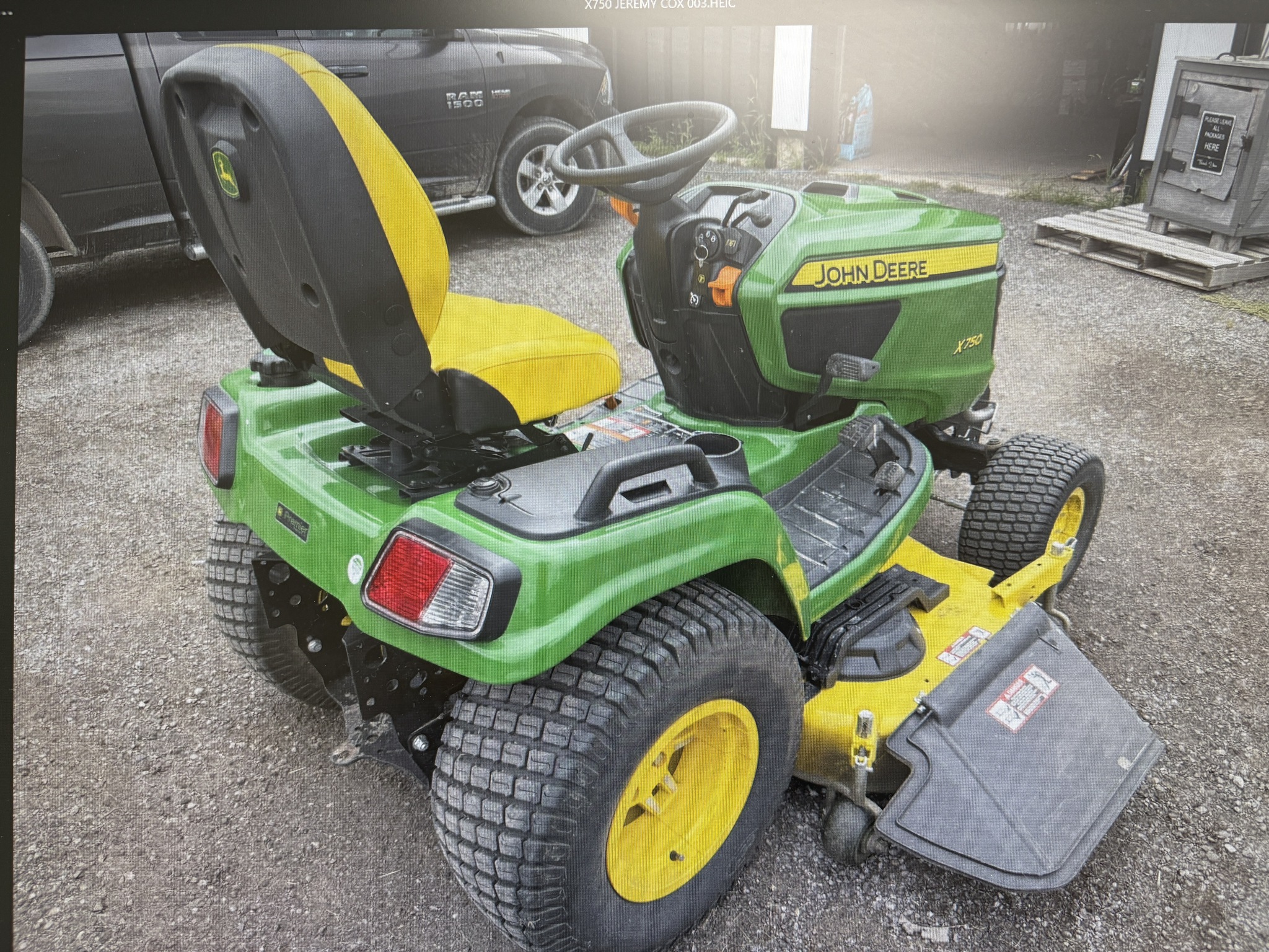 2020 John Deere X750 Image 3